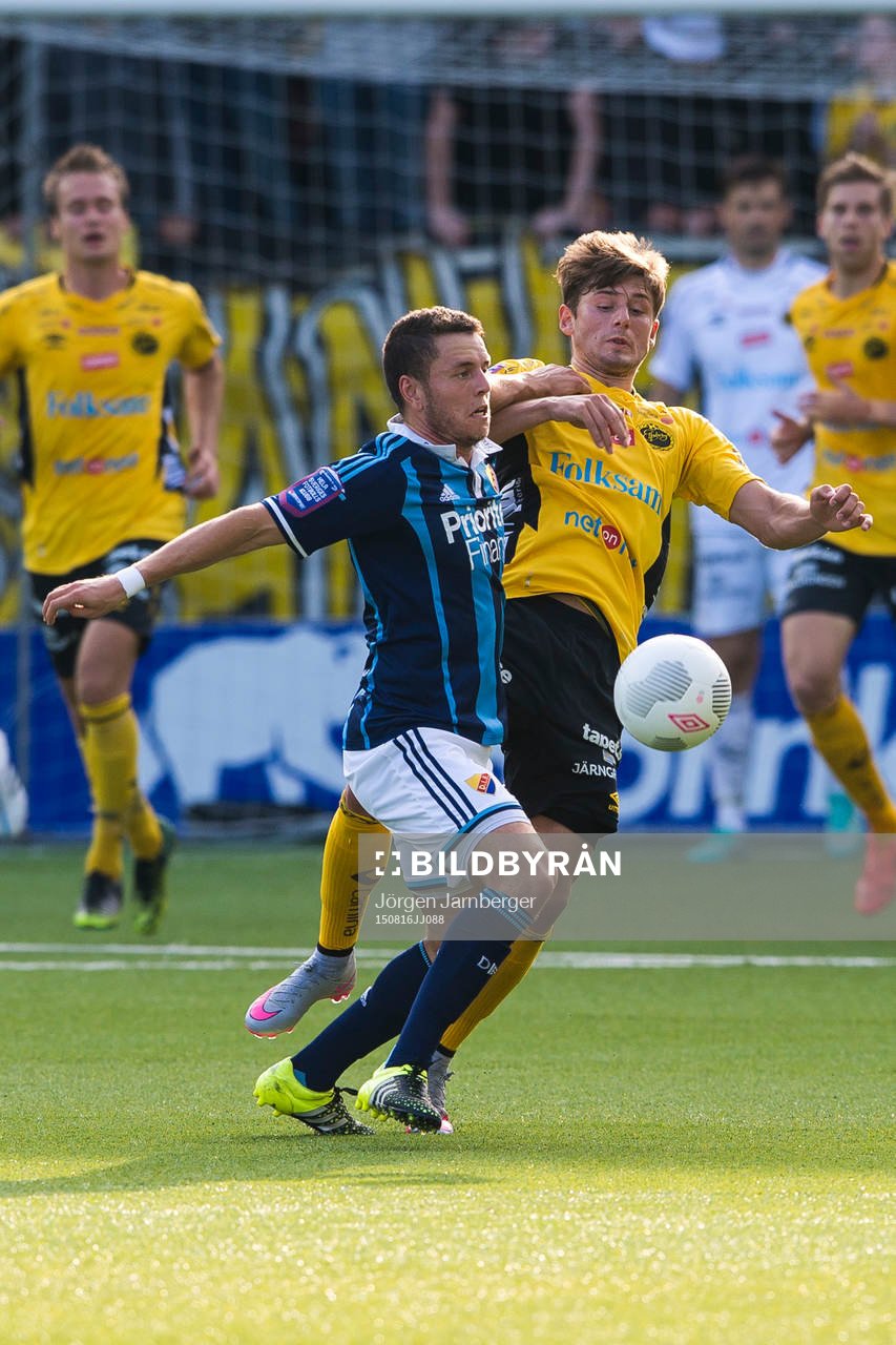 Kamp mellan Djurgårdens Kerim Mrabti och Elfsborgs Arber
