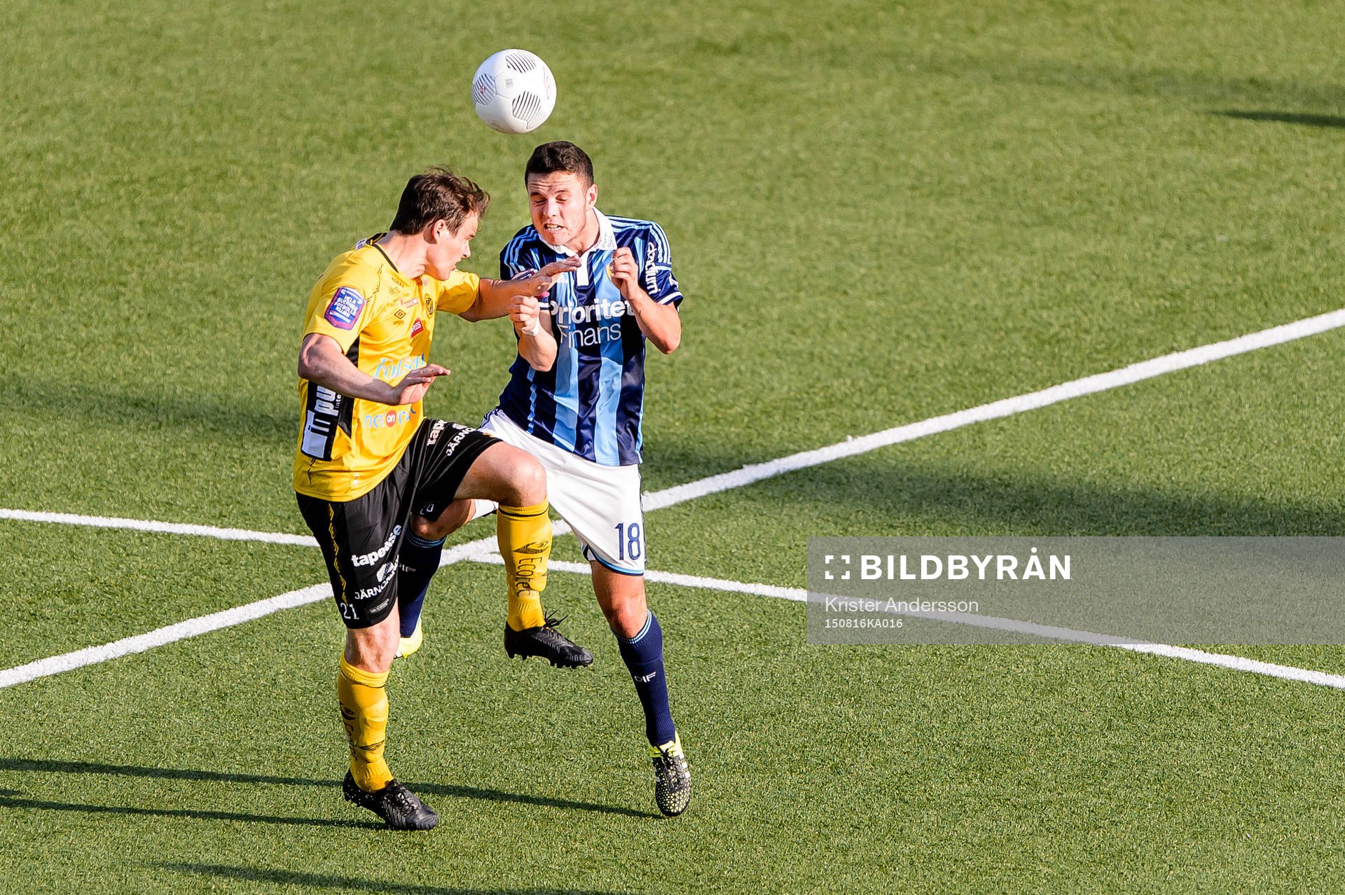 Elfsborgs Henning Hauger och Djurgårdens Kerim Mrabti