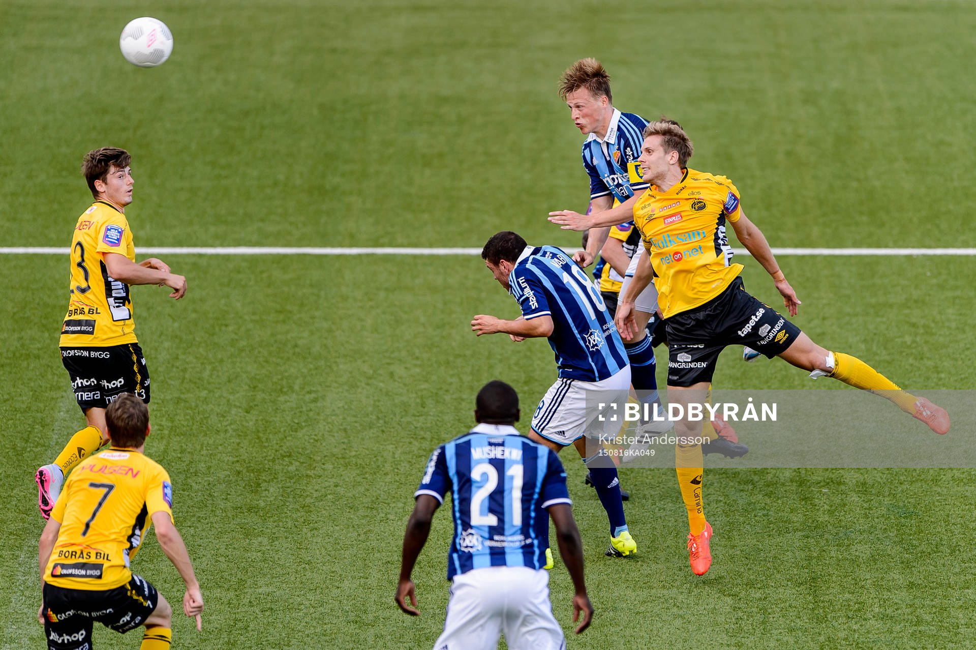 Djurgårdens Emil Bergström nickar