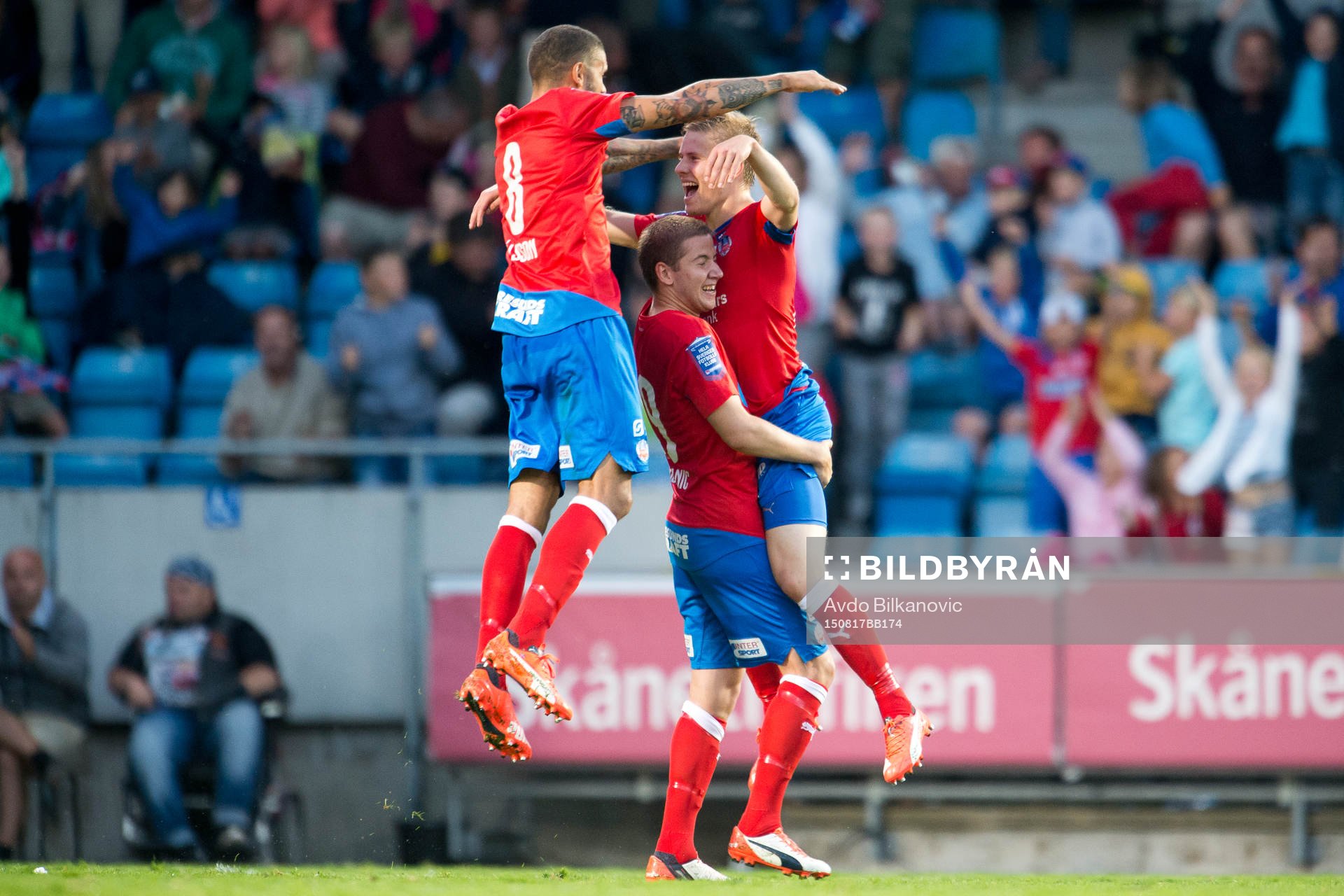 Helsingborgs Johan Mårtensson jublar under fotbollsmatchen i Allsvenskan mellan Helsingborg och Halmstad den 17 augusti 2015 i Helsingborg