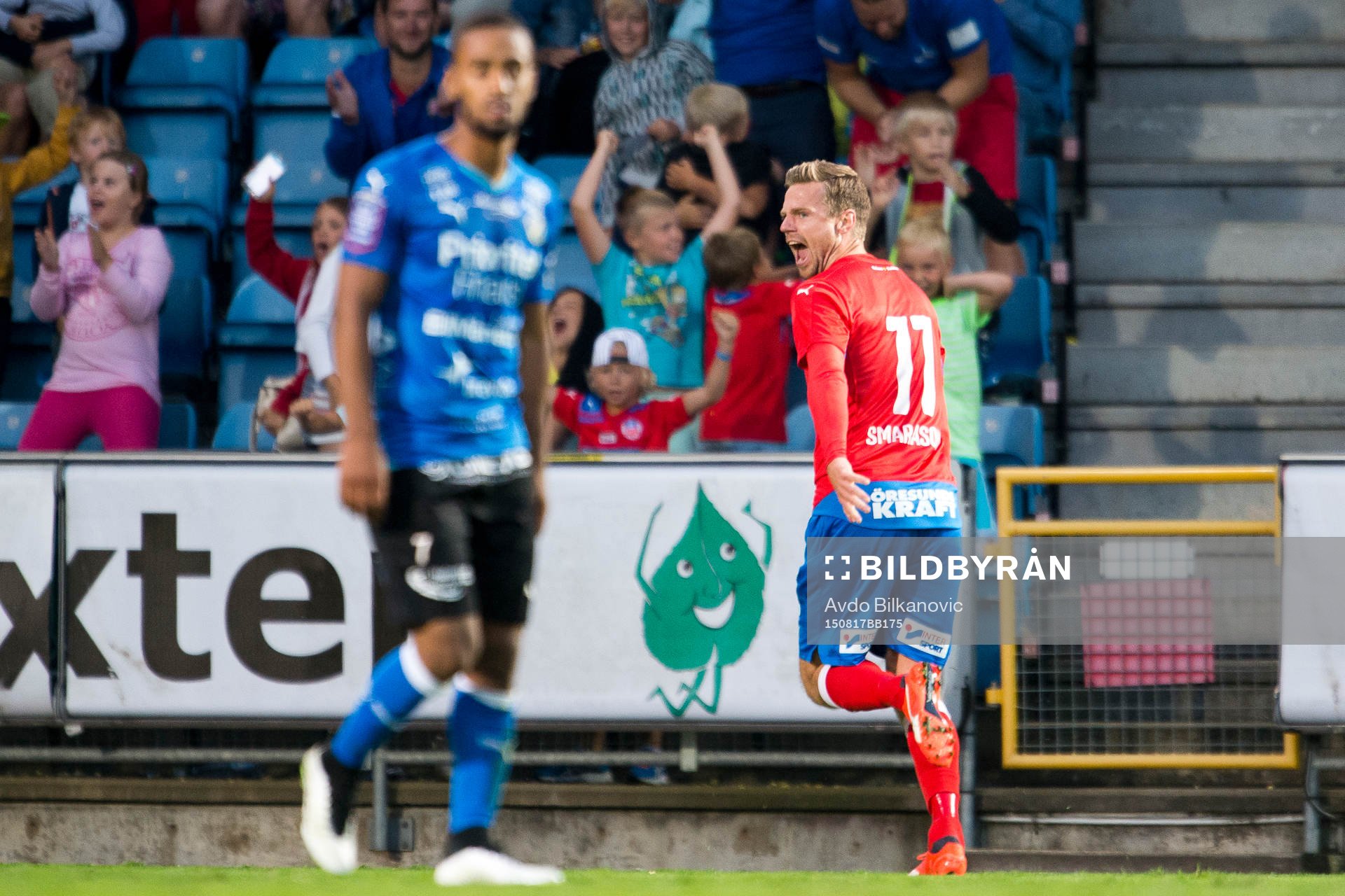 Helsingborgs Arnór Smárason jublar och Halmstads Junes