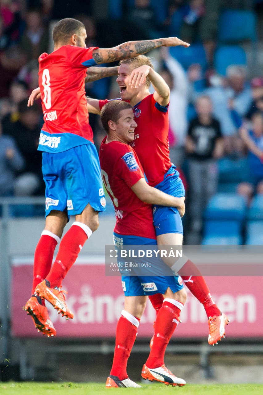 Helsingborgs Johan Mårtensson jublar under fotbollsmatchen i Allsvenskan mellan Helsingborg och Halmstad den 17 augusti 2015 i Helsingborg