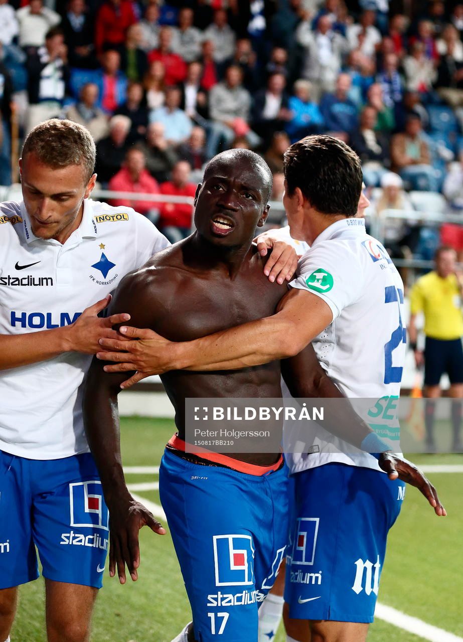 Norrköpings Gentrit Citaku och Alhaji Kamara jublar