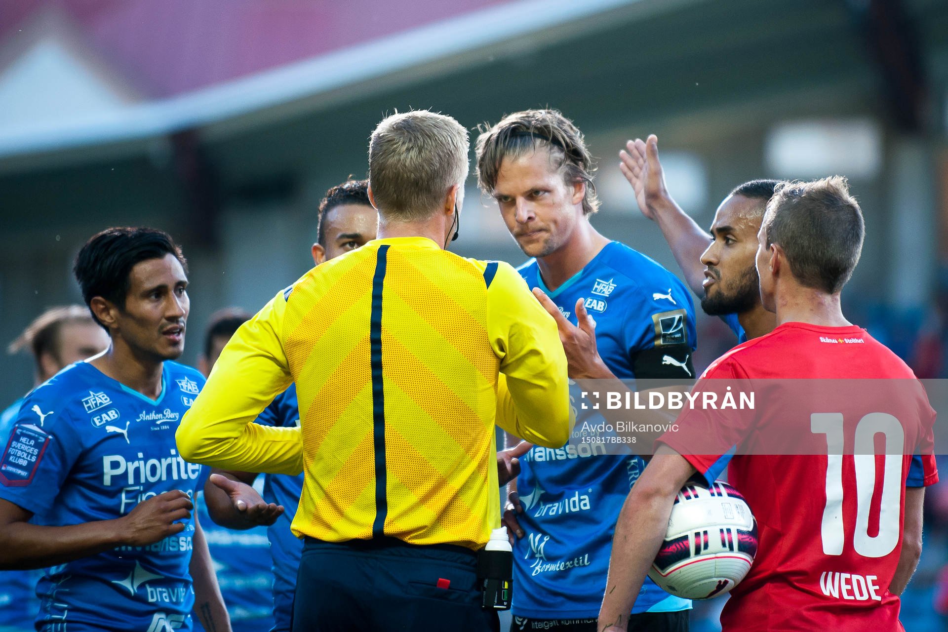 Halmstads Fredrik Liverstam får rött kort (utvisad) av