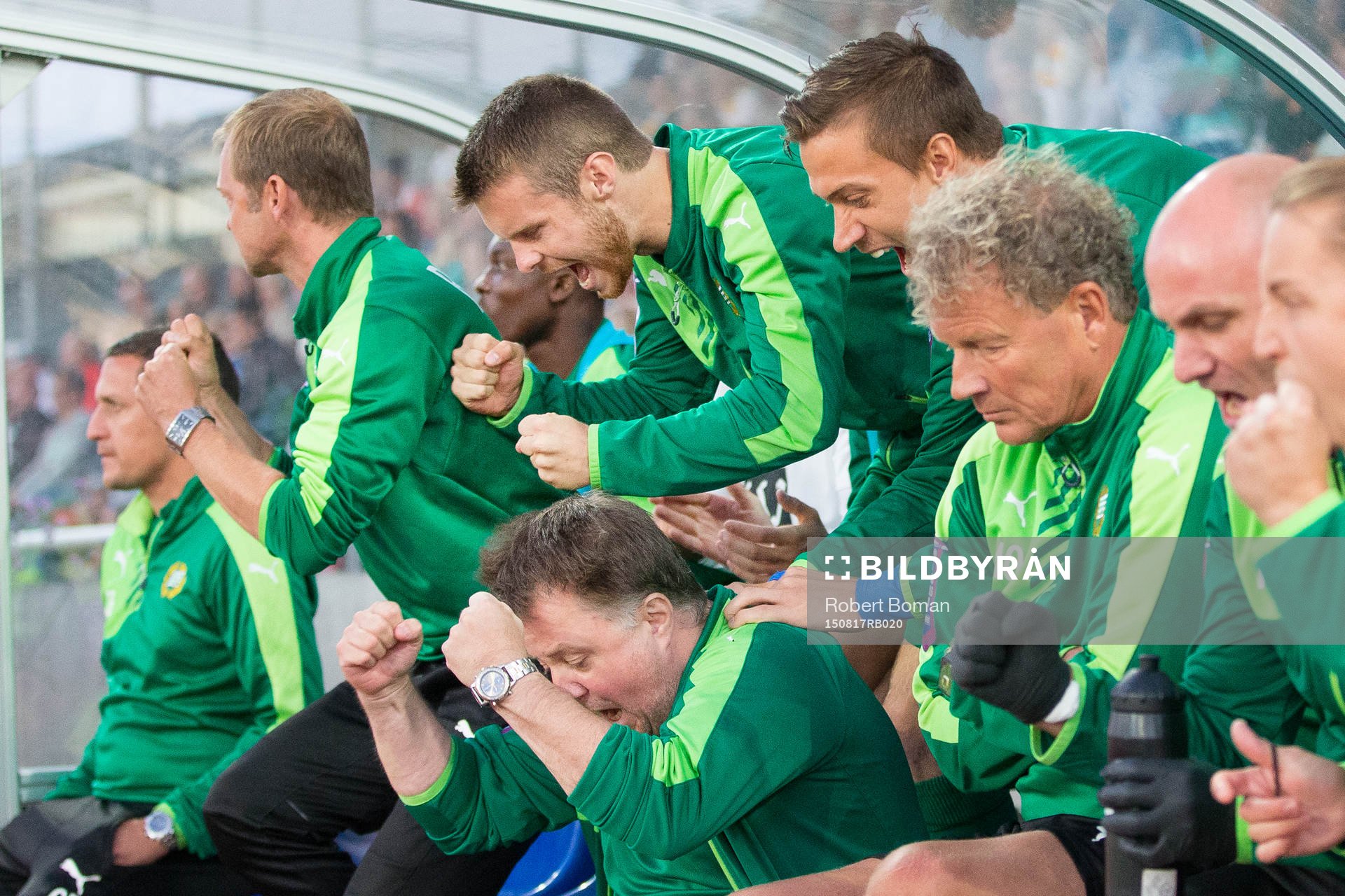 Hammarbys avbytarbänk jublar
