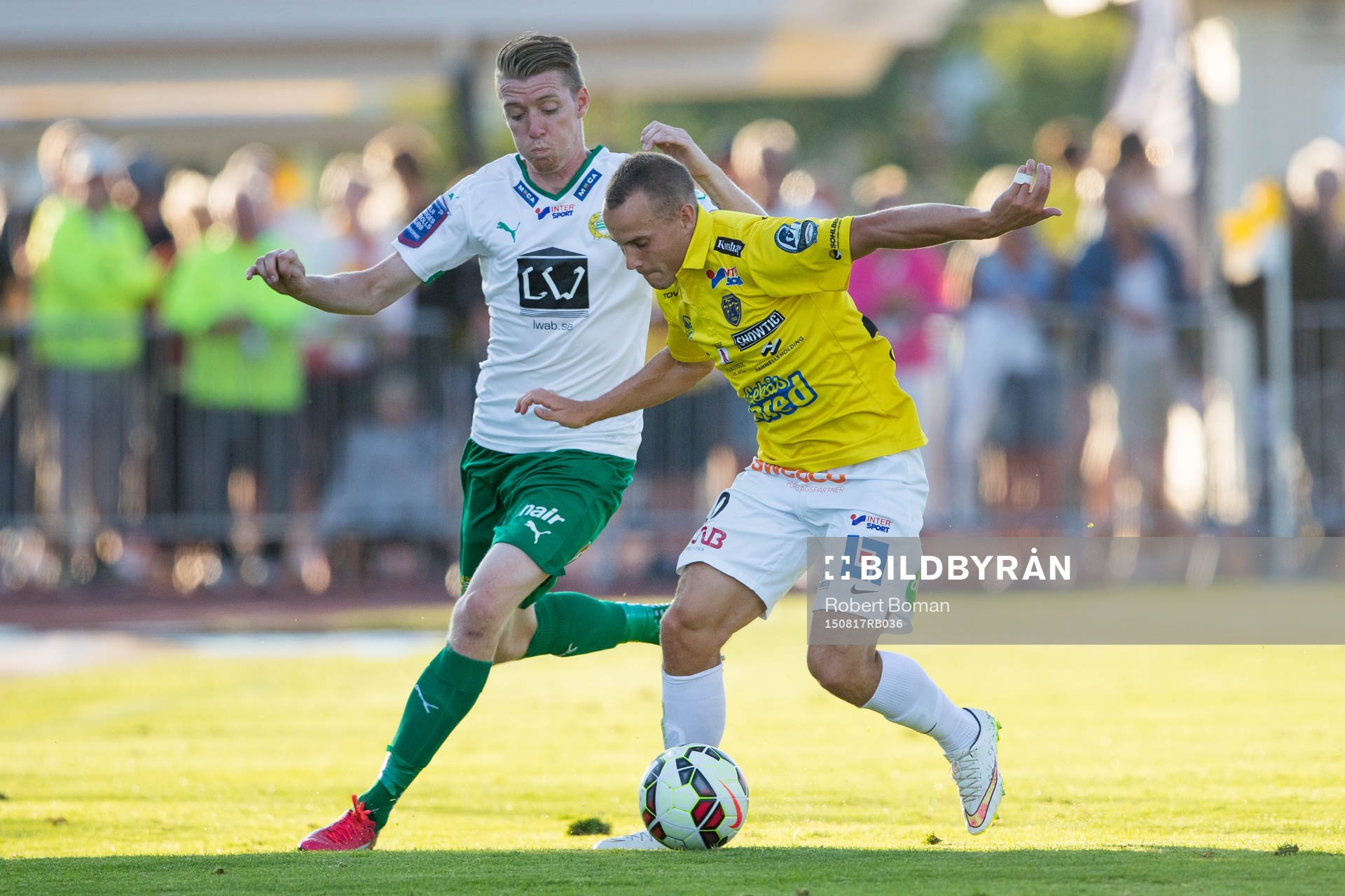 Hammarbys Birkir Már Saevarsson och Falkenbergs Calle Wede