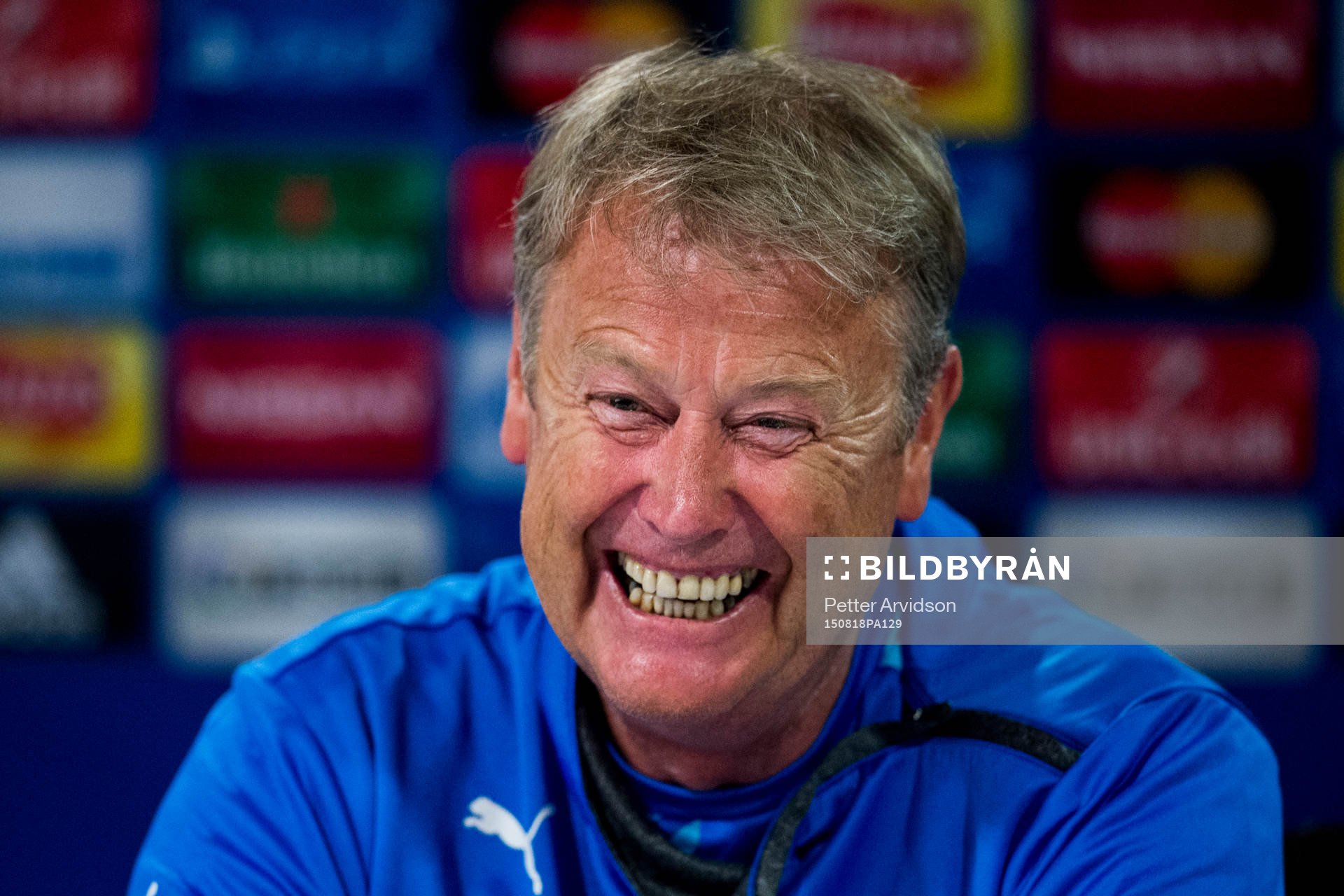 Malmö FFs tränare Åge Hareide skrattar