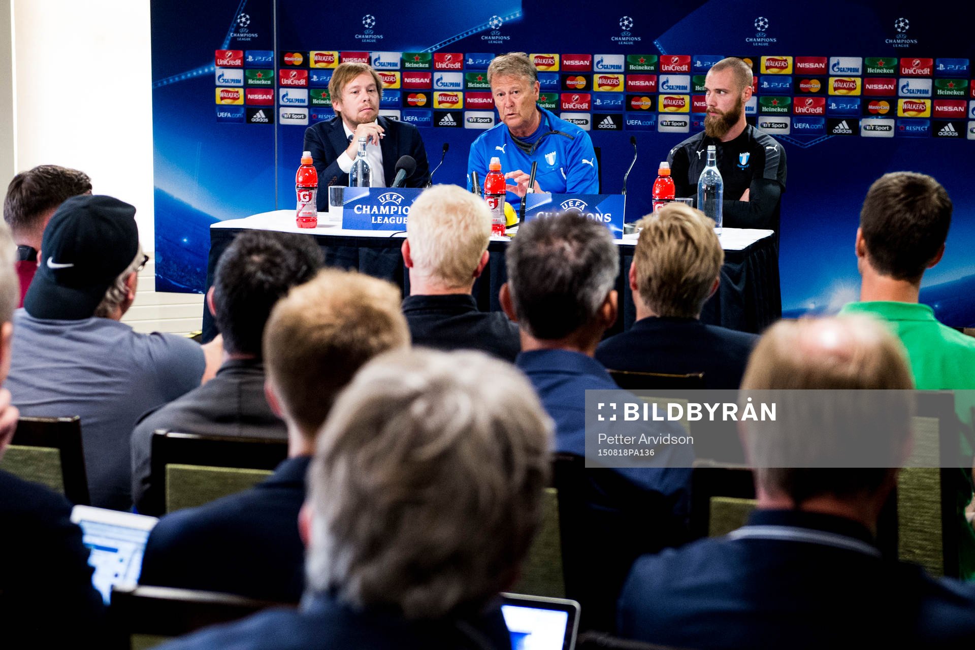 Mycket media när Malmö FFs tränare Åge Hareide och Jo