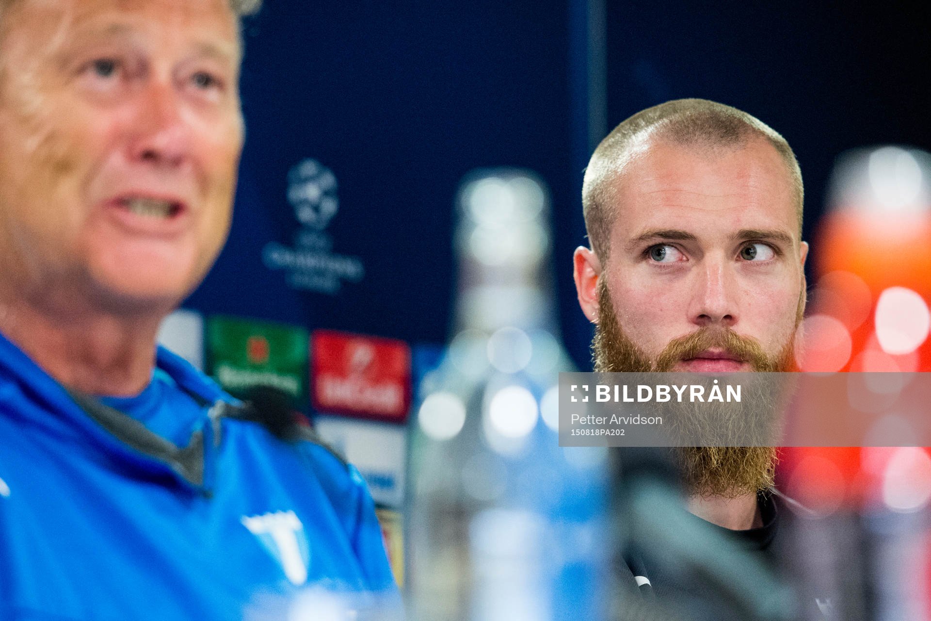 Malmö FFs Jo Inge Berget och i förgrunden sitter tränare