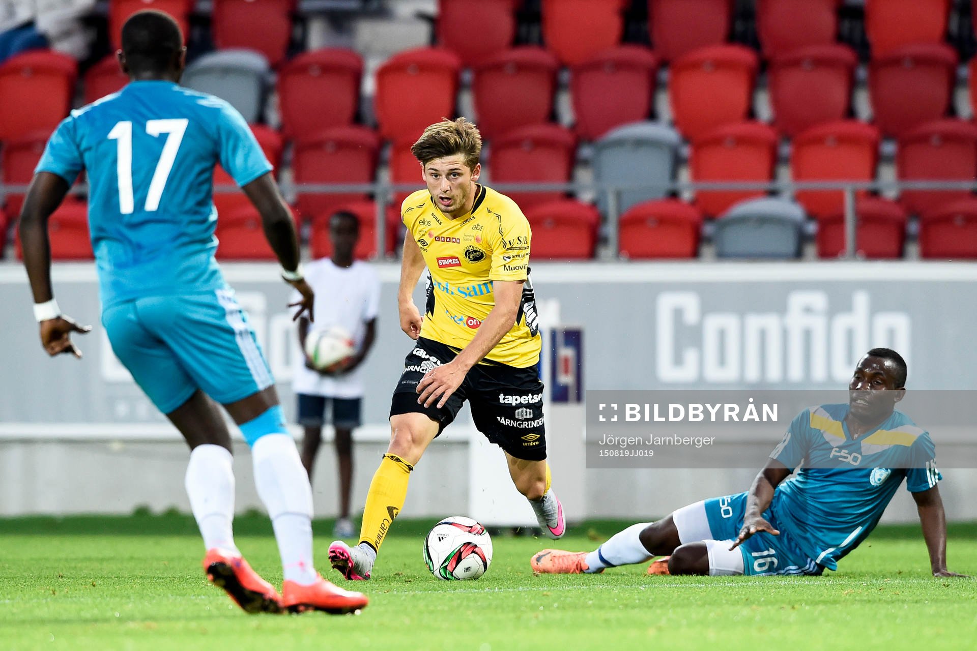 Elfsborgs Arber Zeneli och Somaliska UFs Ryan Nyanja