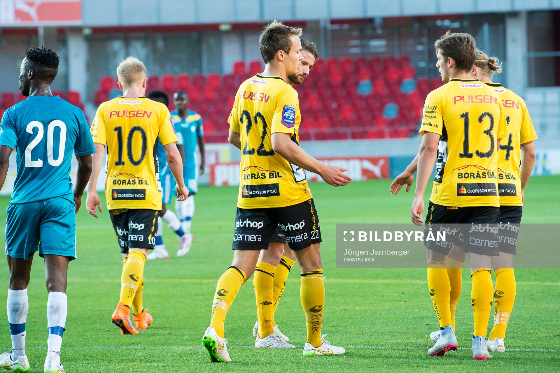 Elfsborgs Viktor Prodell (mitt i bild) jublar