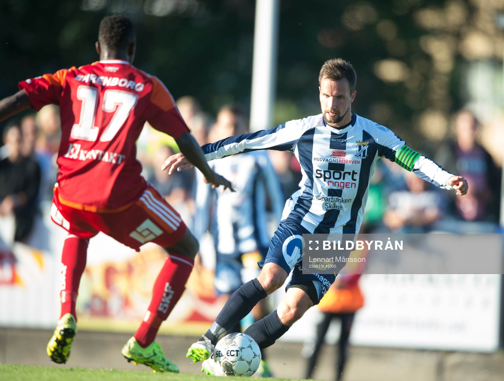 Kristianstads Daniel Nicklasson mot IFK Göteborgs Kasim Prosper i matchen i Svenska Cupen mellan Kristianstad och IFK Göteborg i Kristianstad 19 augusti 2015.
