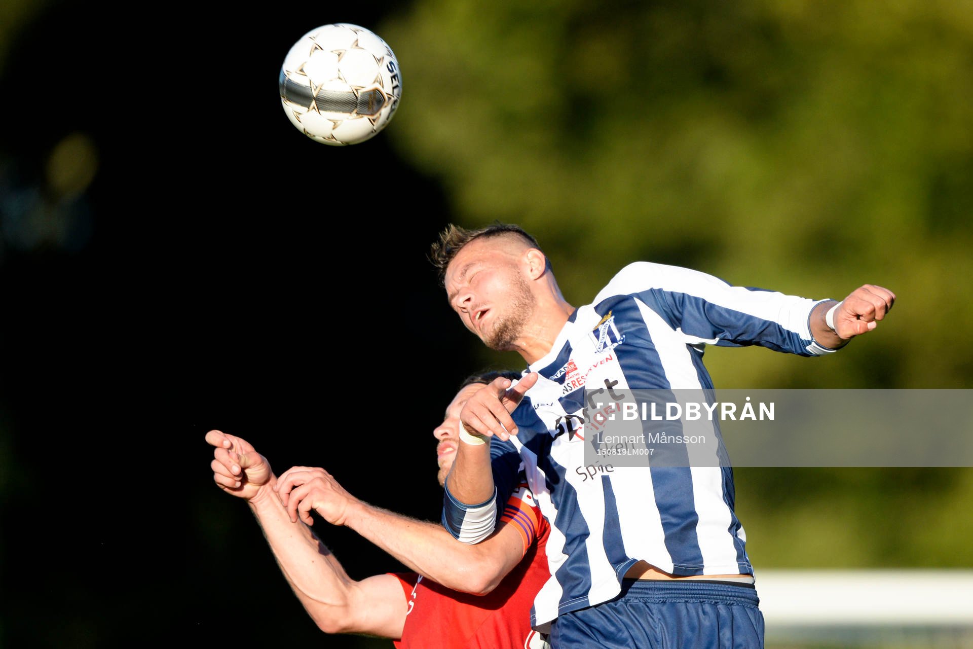 IFK Göteborgs Gustav Svensson och Kristianstads Ylber Ejupi under fotbollsmatchen i Svenska Cupen mellan Kristianstad och IFK Göteborg den 19 augusti 2015 i Kristianstad.