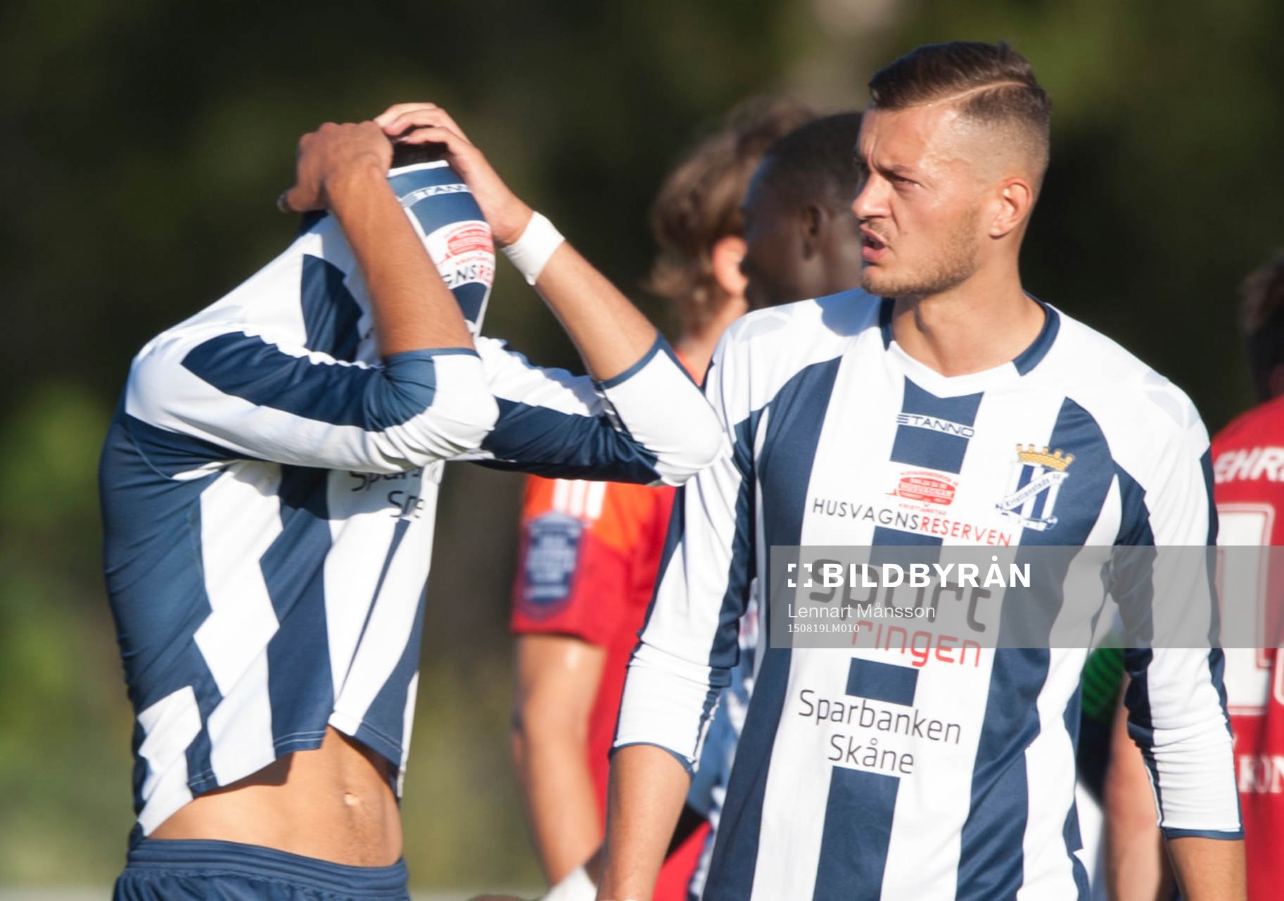 Kristianstads Zekovic Sadmir förtvivlad efter den tidiga utvisningen i matchen i Svenska Cupen mellan Kristianstad och IFK Göteborg i Kristianstad 19 augusti 2015.