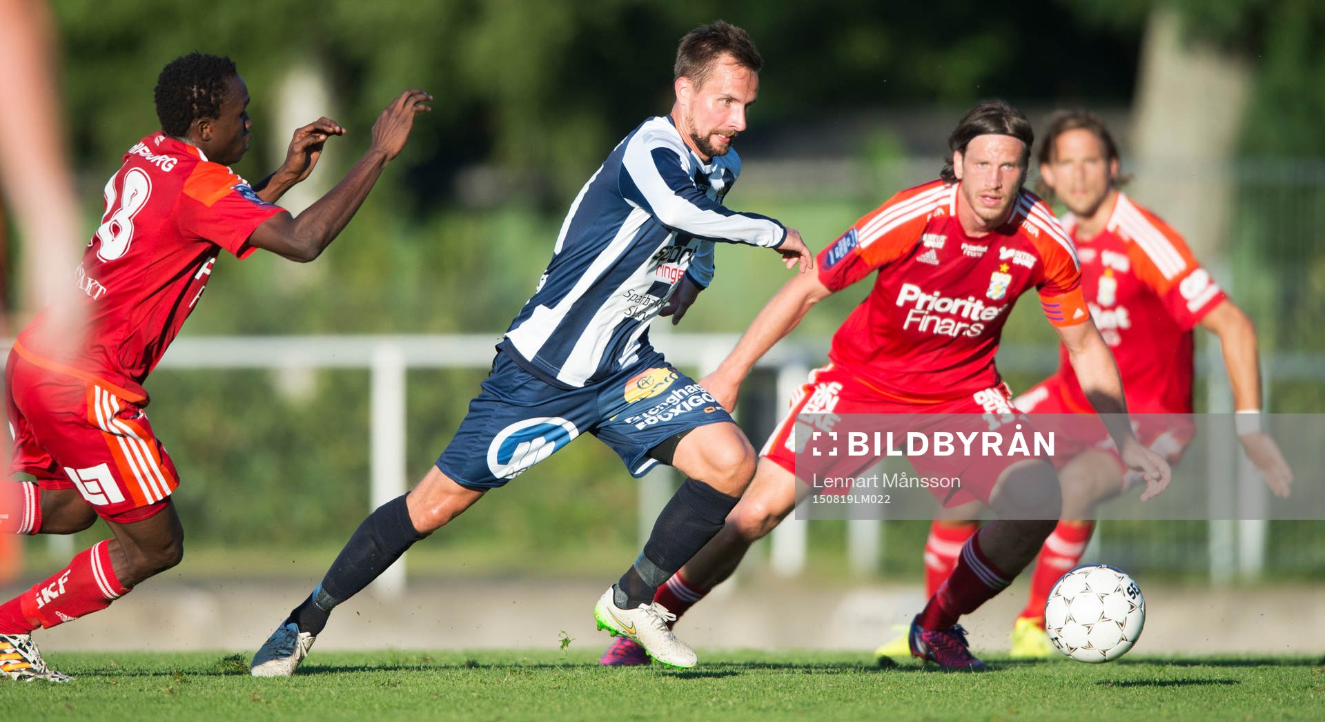 Kristianstads Daniel Nicklasson (spelade i IFK Gbg som ung) skojar med tre IFK Göteborgs-spelare, Sabah Lawson, Gustav Svensson och Tom Pettersson, i matchen i Svenska Cupen mellan Kristianstad och IFK Göteborg i Kristianstad 19 augusti 2015.
