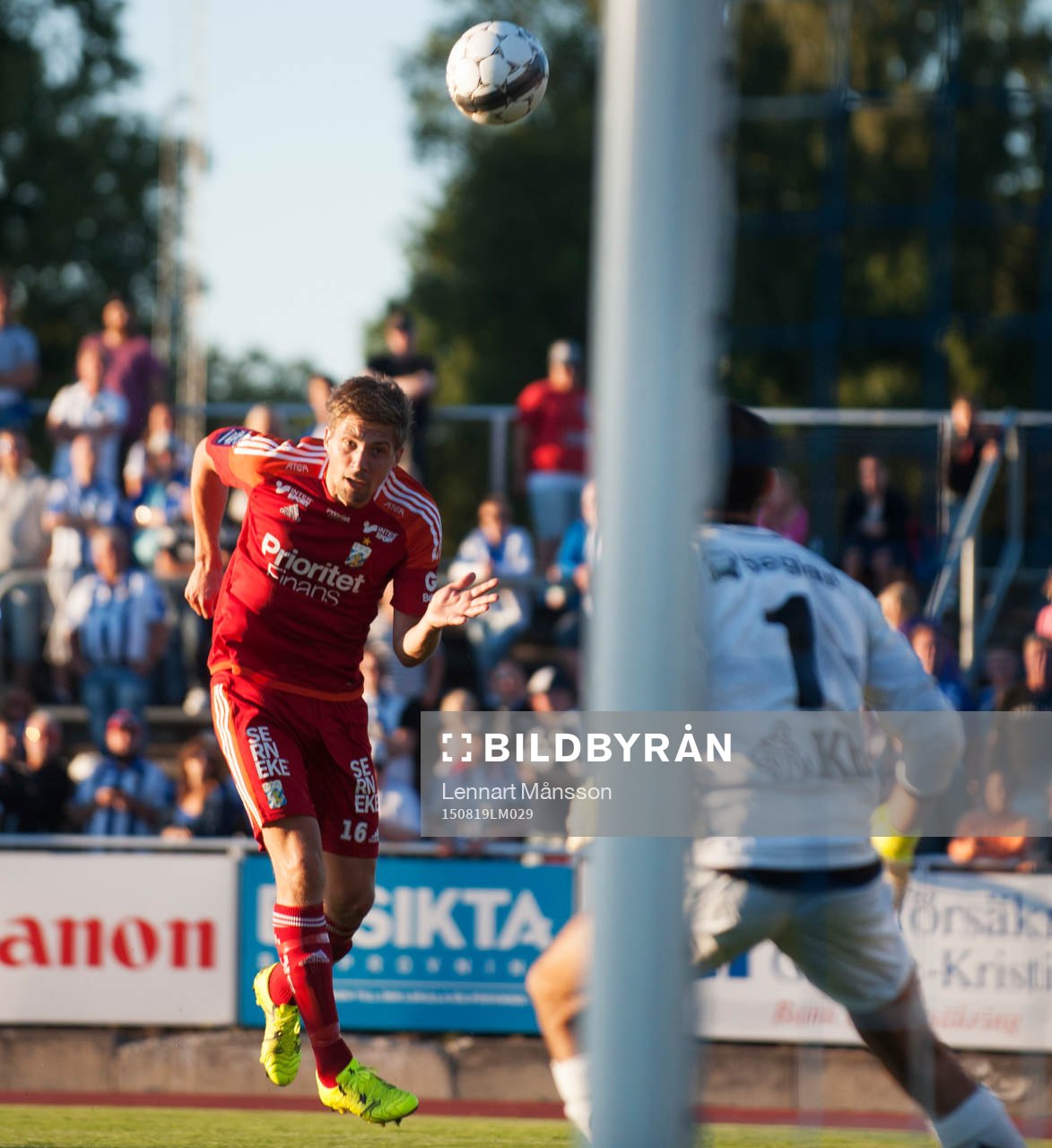 IFK Göteborgs Mikael Boman nickar mot Kristianstads