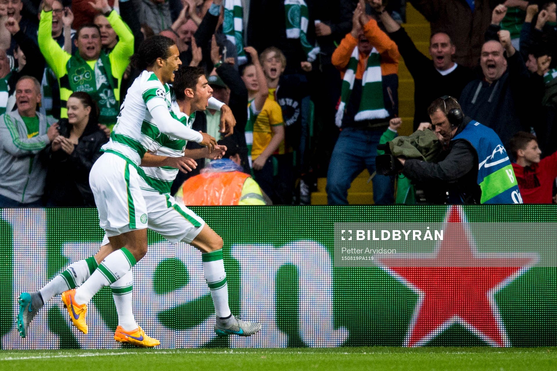Celtics Virgil van Dijk och Nir Biton jublar