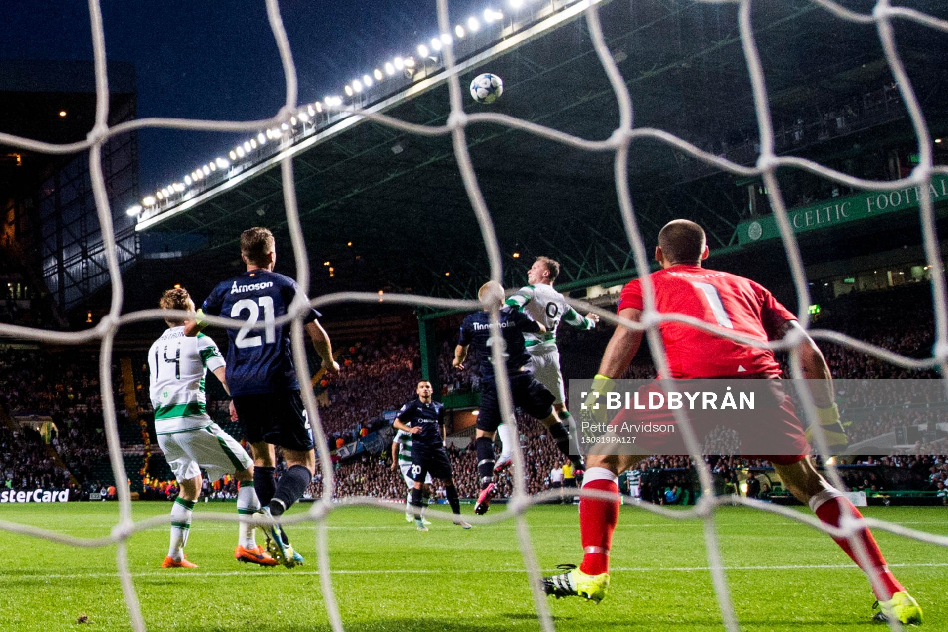 Celtics Leigh Griffiths (tv) nickar in 3-1 bakom Malmö FFs