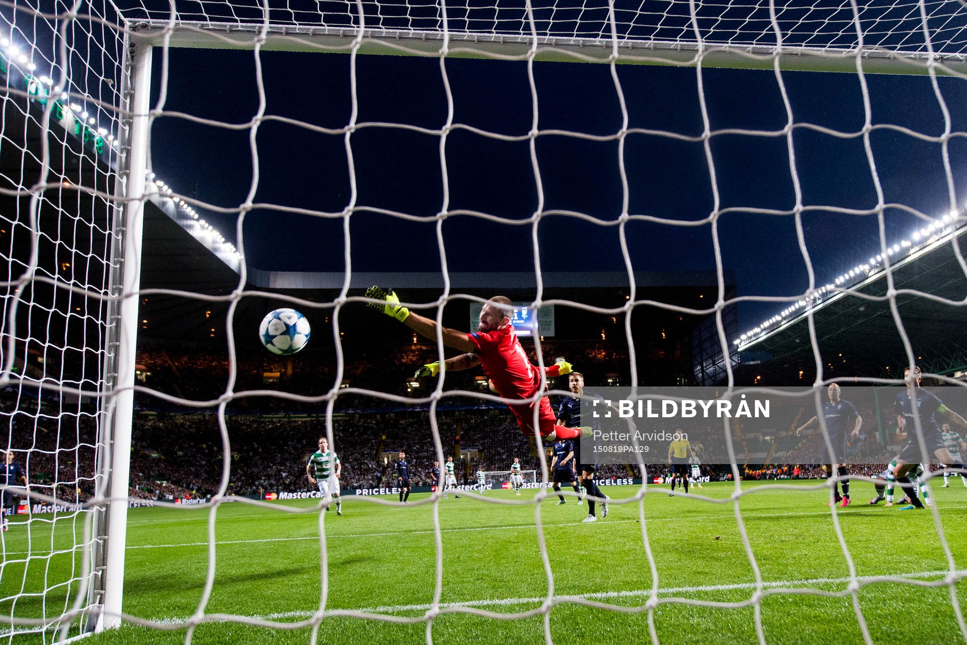Celtics Leigh Griffiths (ej i bild) nickar in 3-1 bakom