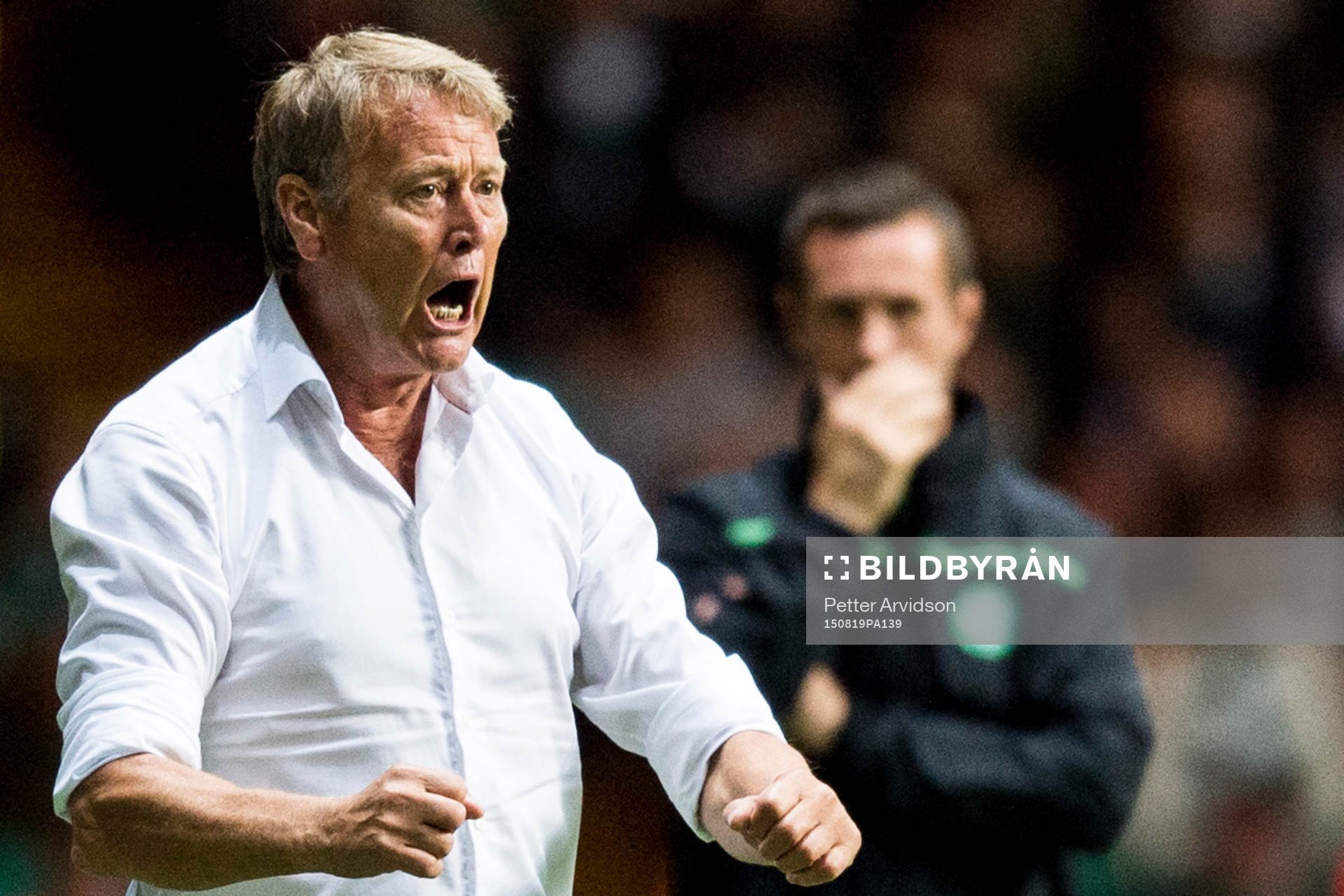 Malmö FFs tränare Åge Hareide jublar och i bakgrunden