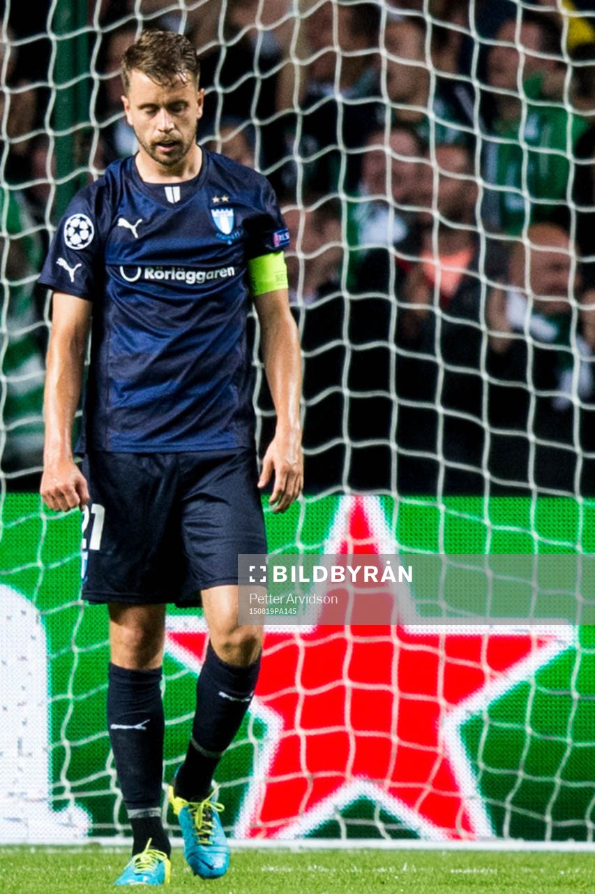 Malmö FFs Kari Arnason deppar