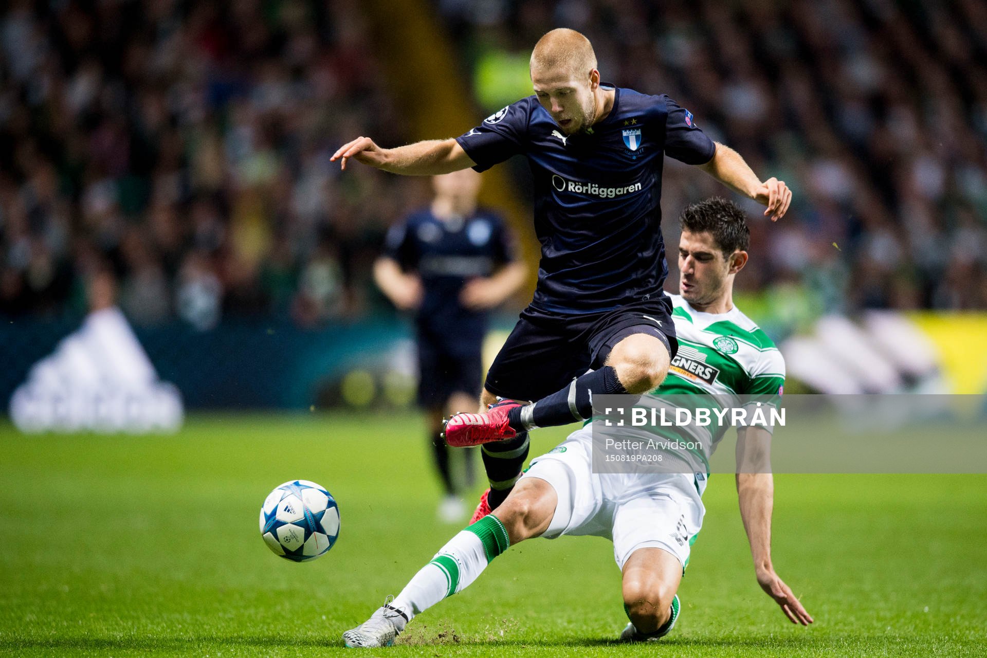 Malmö FFs Anton Tinnerholm och Celtics Nir Biton