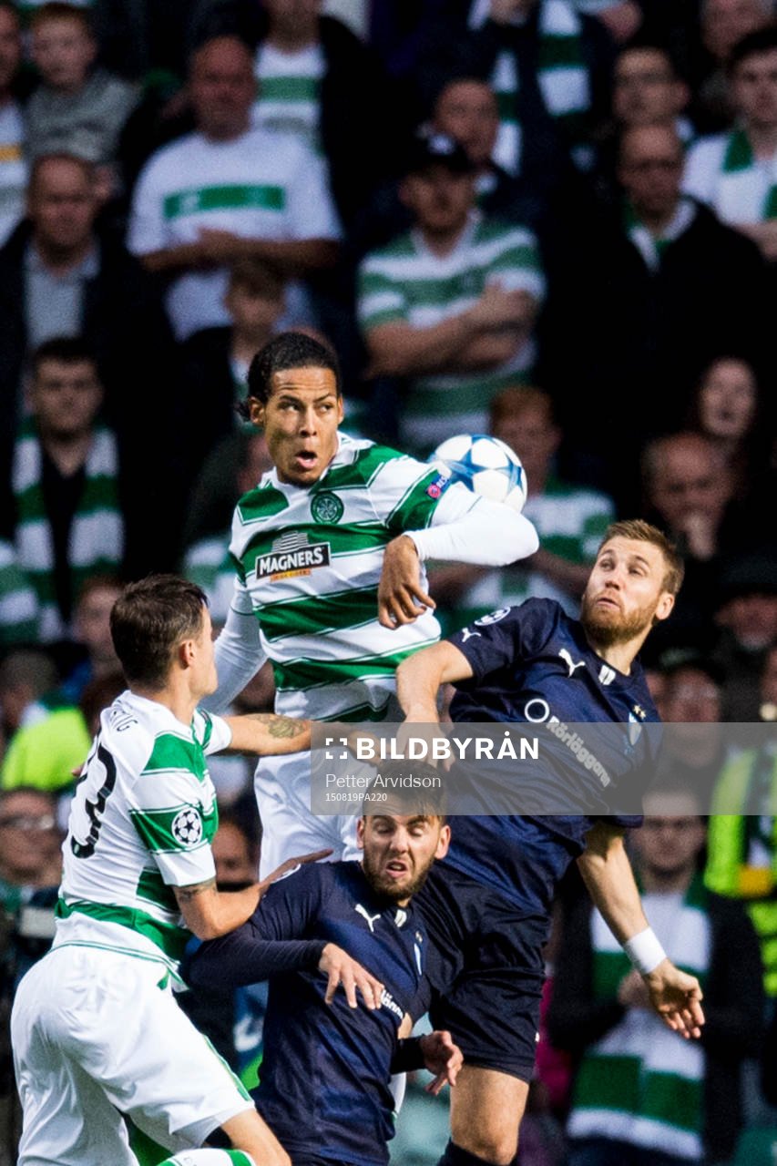 Celtics Virgil van Dijk och Mikael Lustig i luftduell med