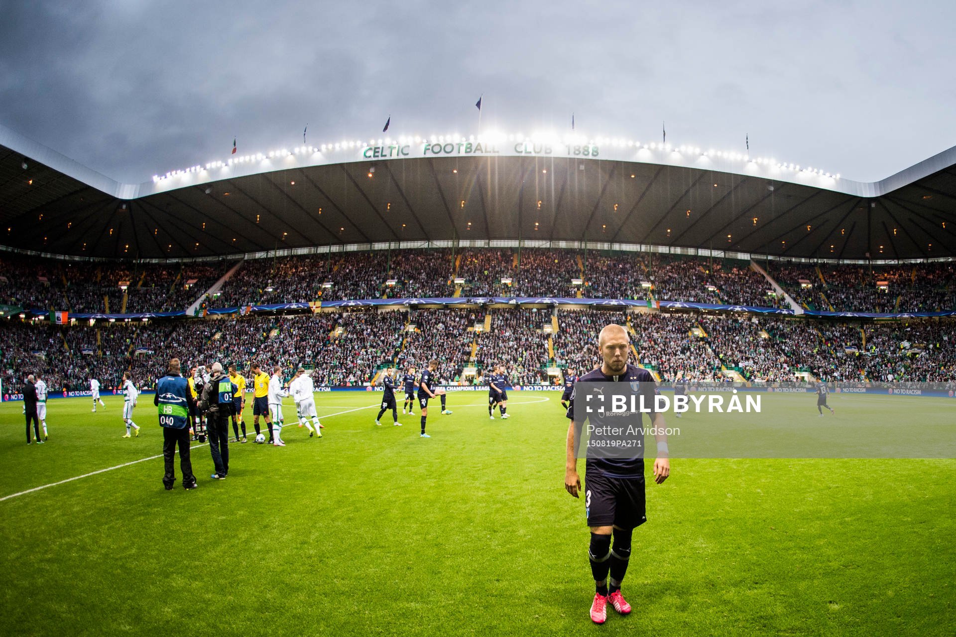 Malmö FFs Anton Tinnerholm deppar på Celtic Park