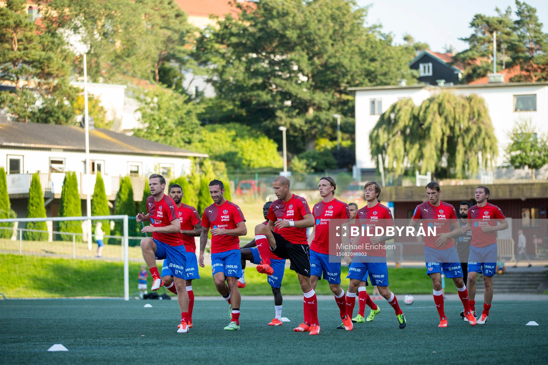 Helsingborg värmer upp innan fotbollsmatchen i Svenska