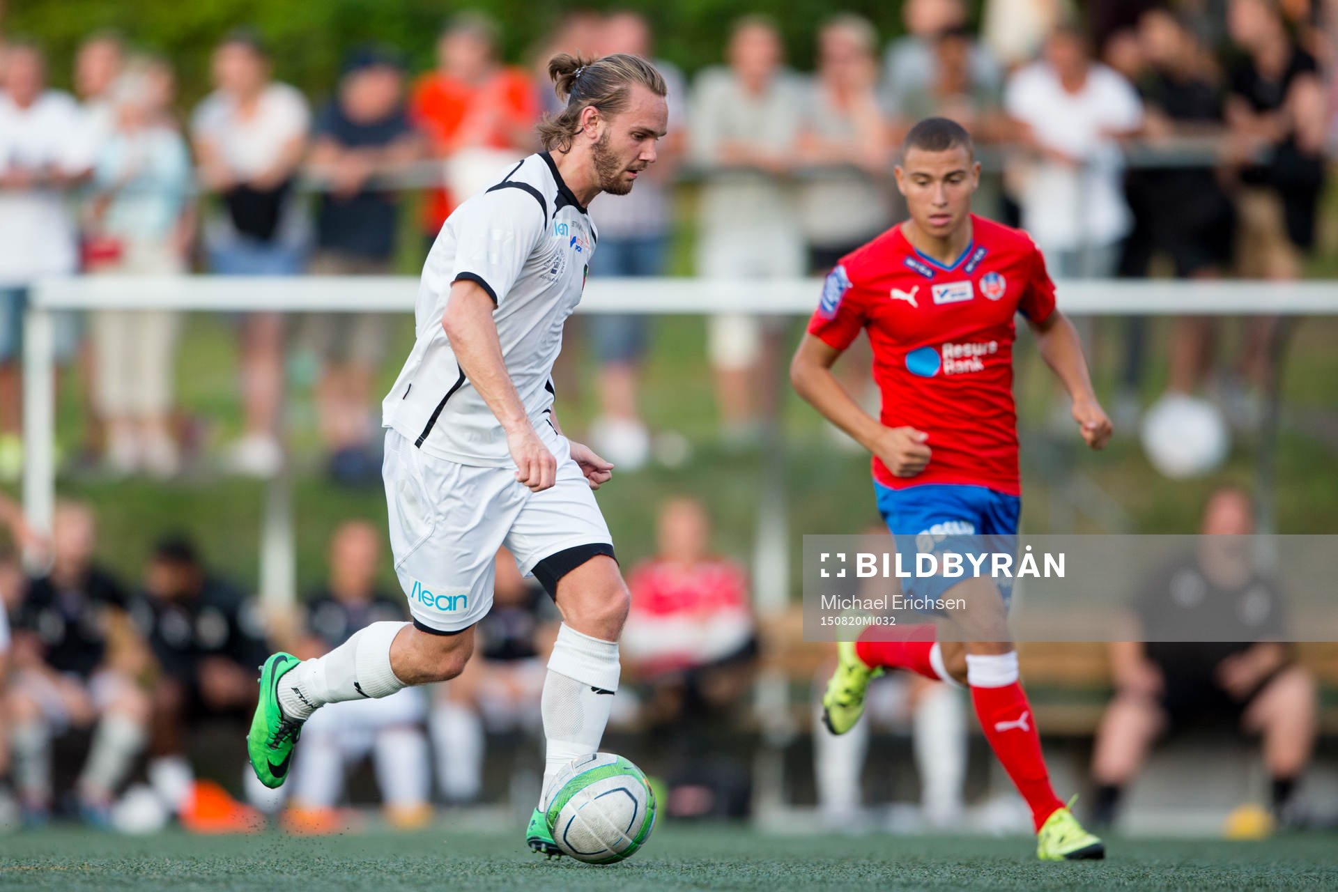 Lundens Adam Stefanson före Helsingborgs Jordan Larsson