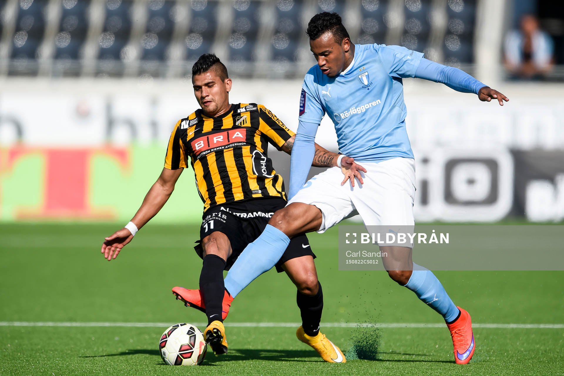 Häckens Paulo de Oliveira och Malmö FFs Felipe Carvalho