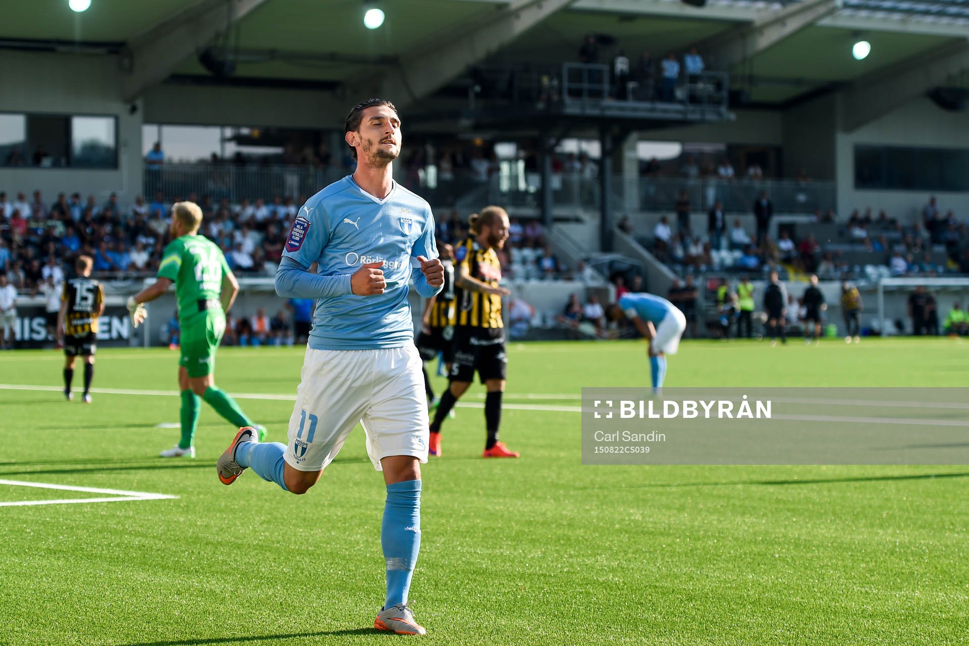 Malmö FFs Agon Mehmeti deppar