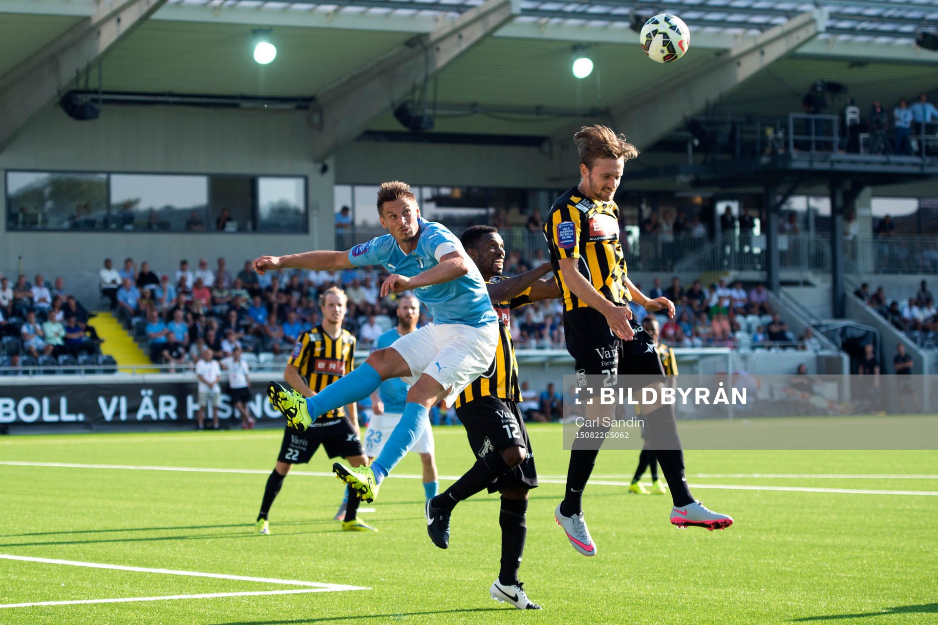 Nickduell mellan Malmö FFs Markus Rosenberg och Häckens Simon Sandberg under fotbollsmatchen i Allsvenskan mellan Häcken och Malmö FF den 22 augusti 2015 i Göteborg.