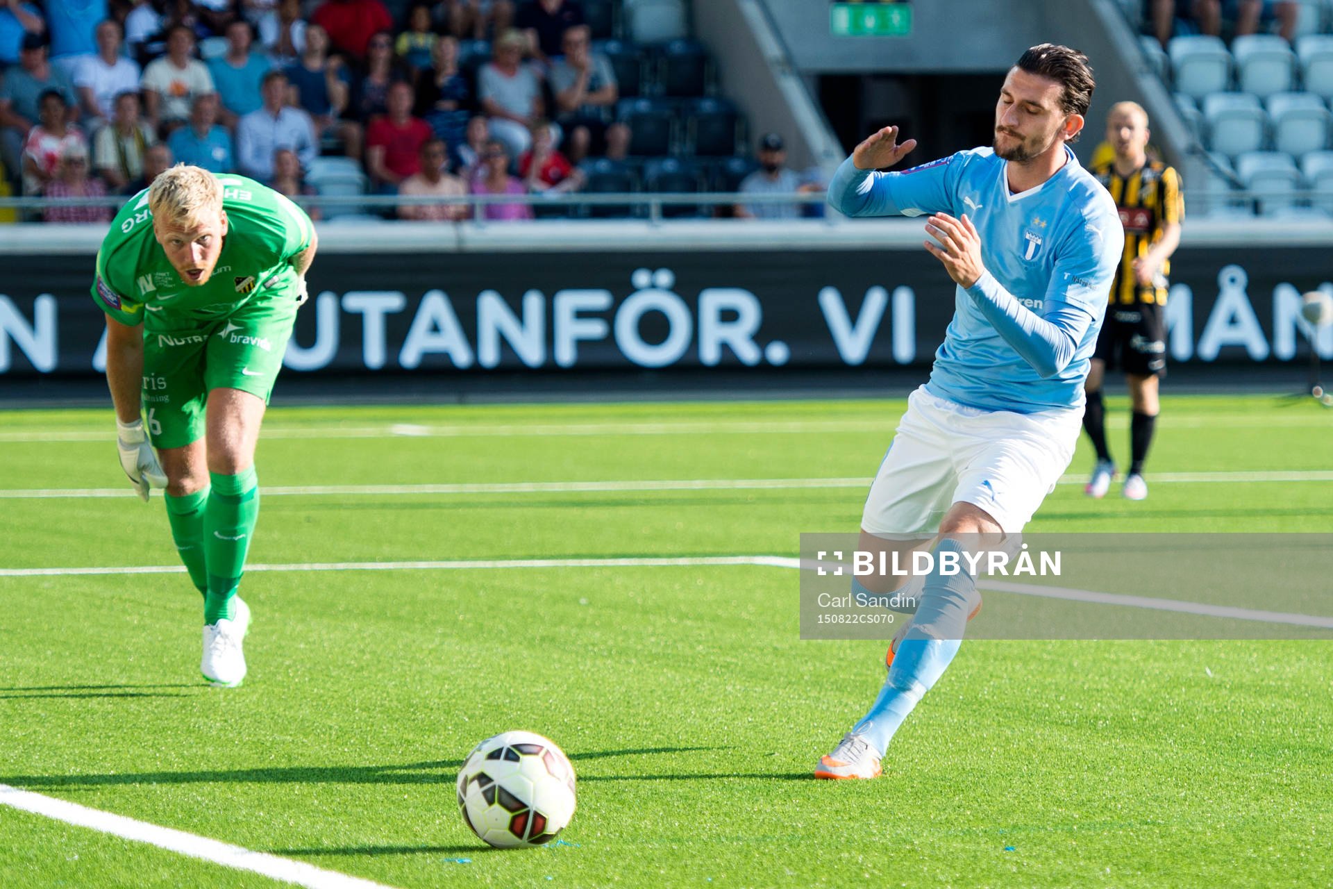 Malmö FFs Agon Mehmeti deppar