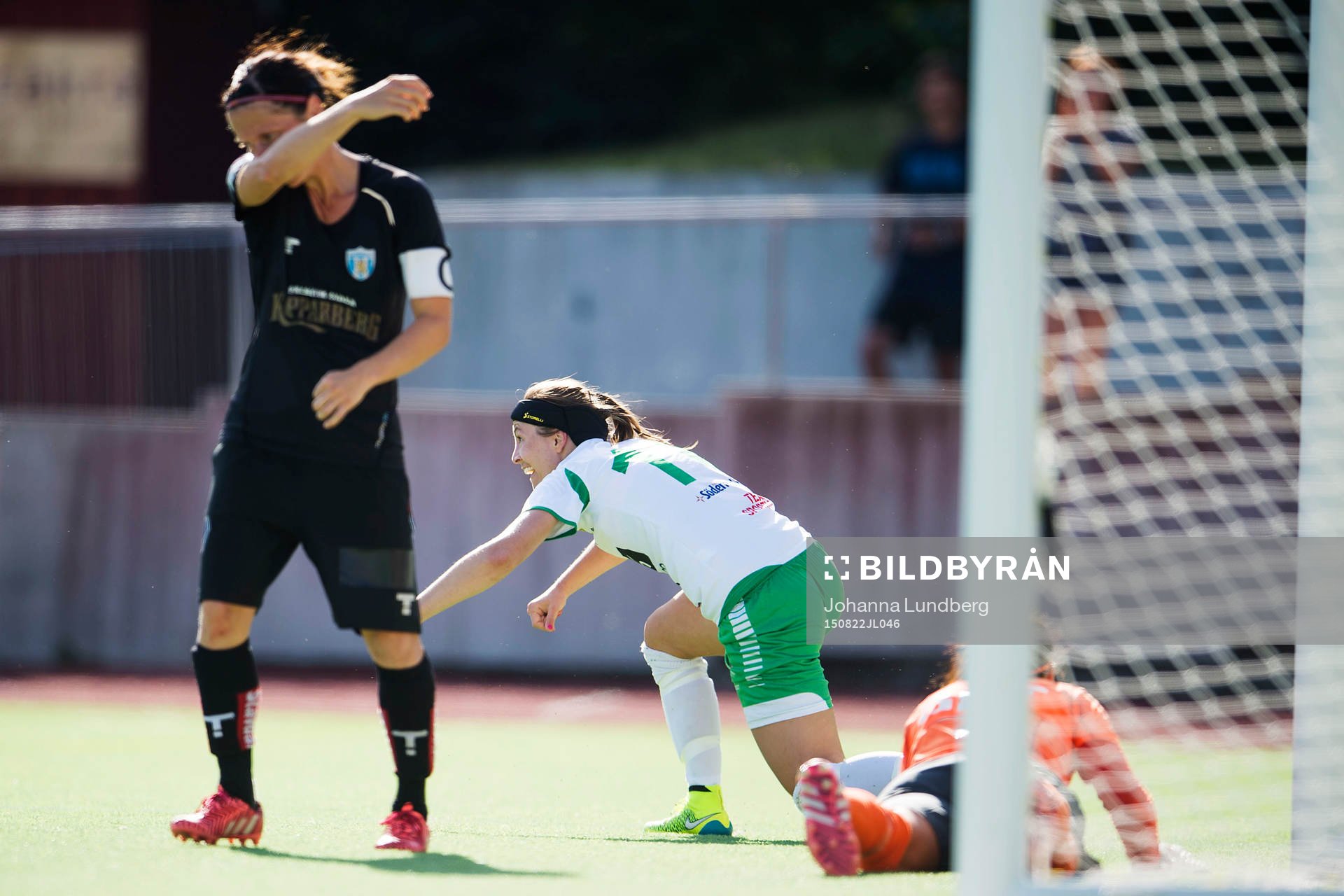 Hammarbys Elina Johansson jublar
