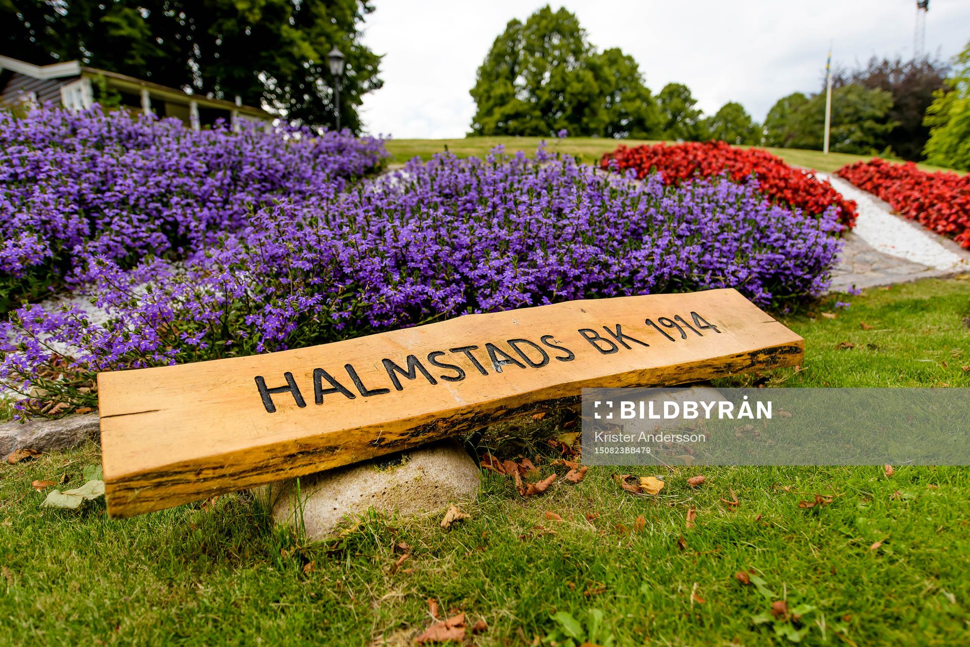 Blomsterarrangemang på Örjans Vall före fotbollsmatchen