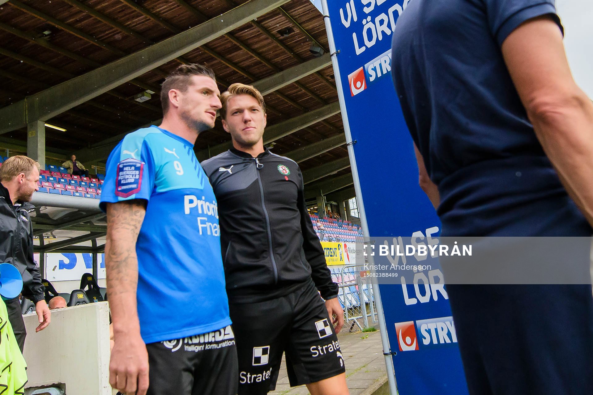 Halmstads James Keene och Örebros Martin Broberg före