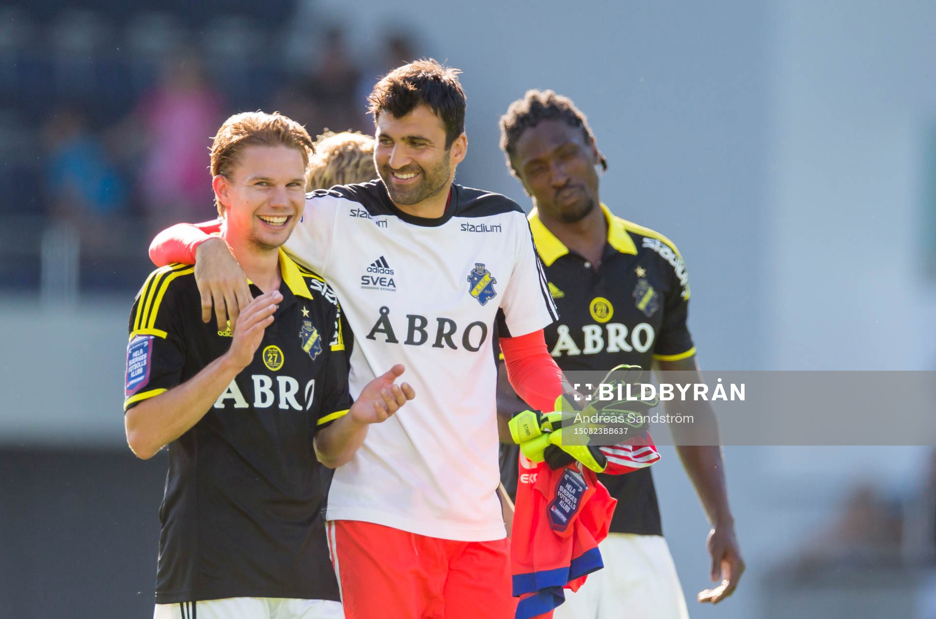 AIK:s Johan Blomberg omfamnas av målvakt Kyriakos Stamatopoulos efter fotbollsmatchen i Allsvenskan mellan Gefle och AIK den 23 Augusti 2015 i Gävle.