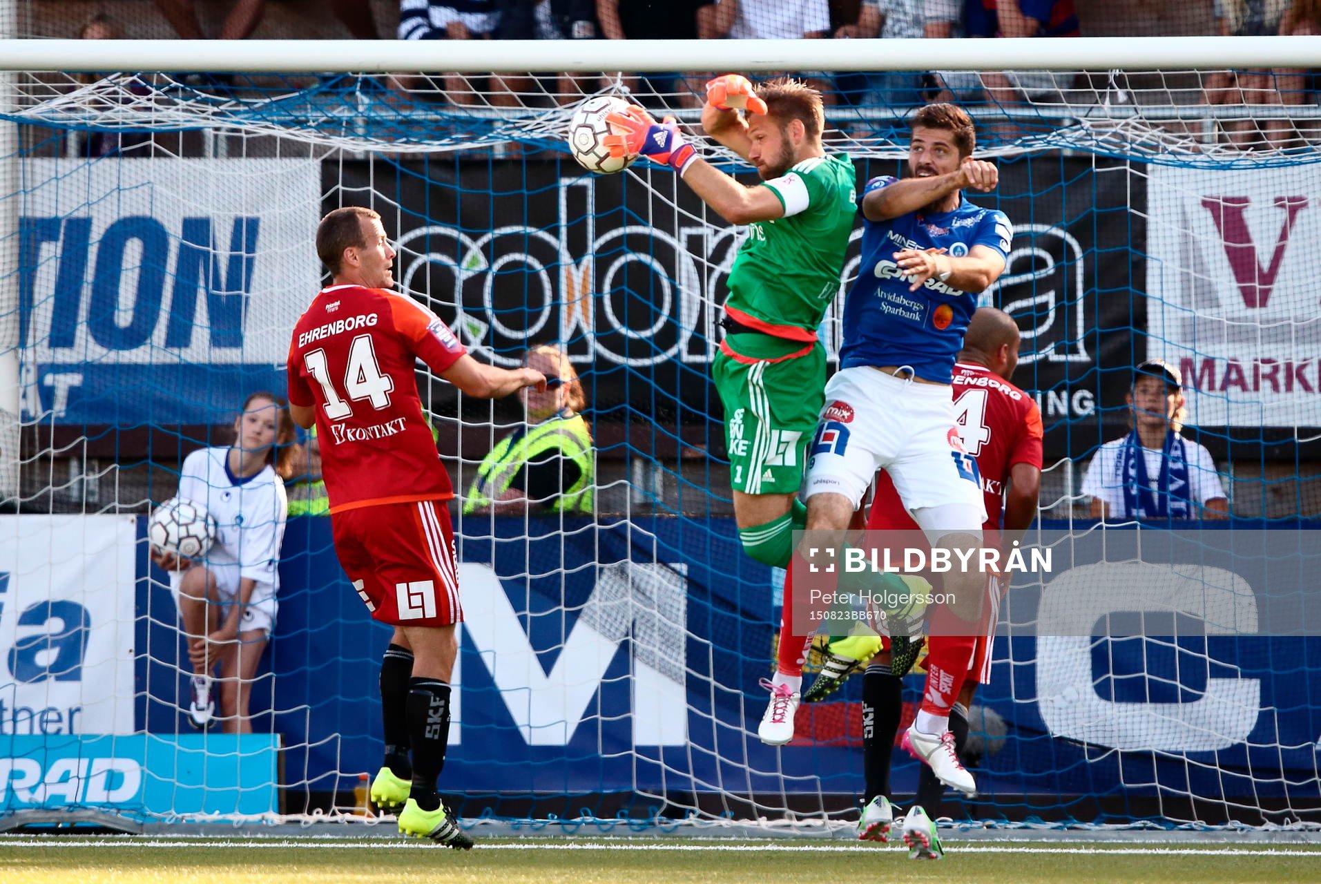 IFK Göteborgs målvakt John Alvbåge och Åtvidabergs