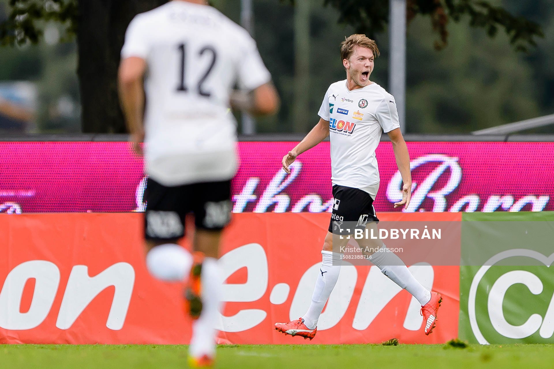Örebros Martin Broberg jublar