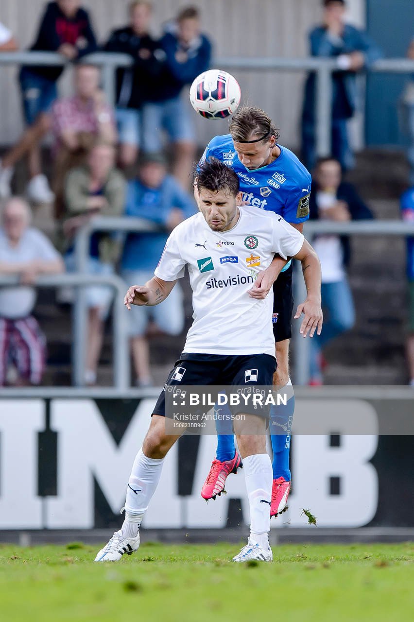 Örebros Astrit Ajdarevic och Halmstads Alexander Berntsson
