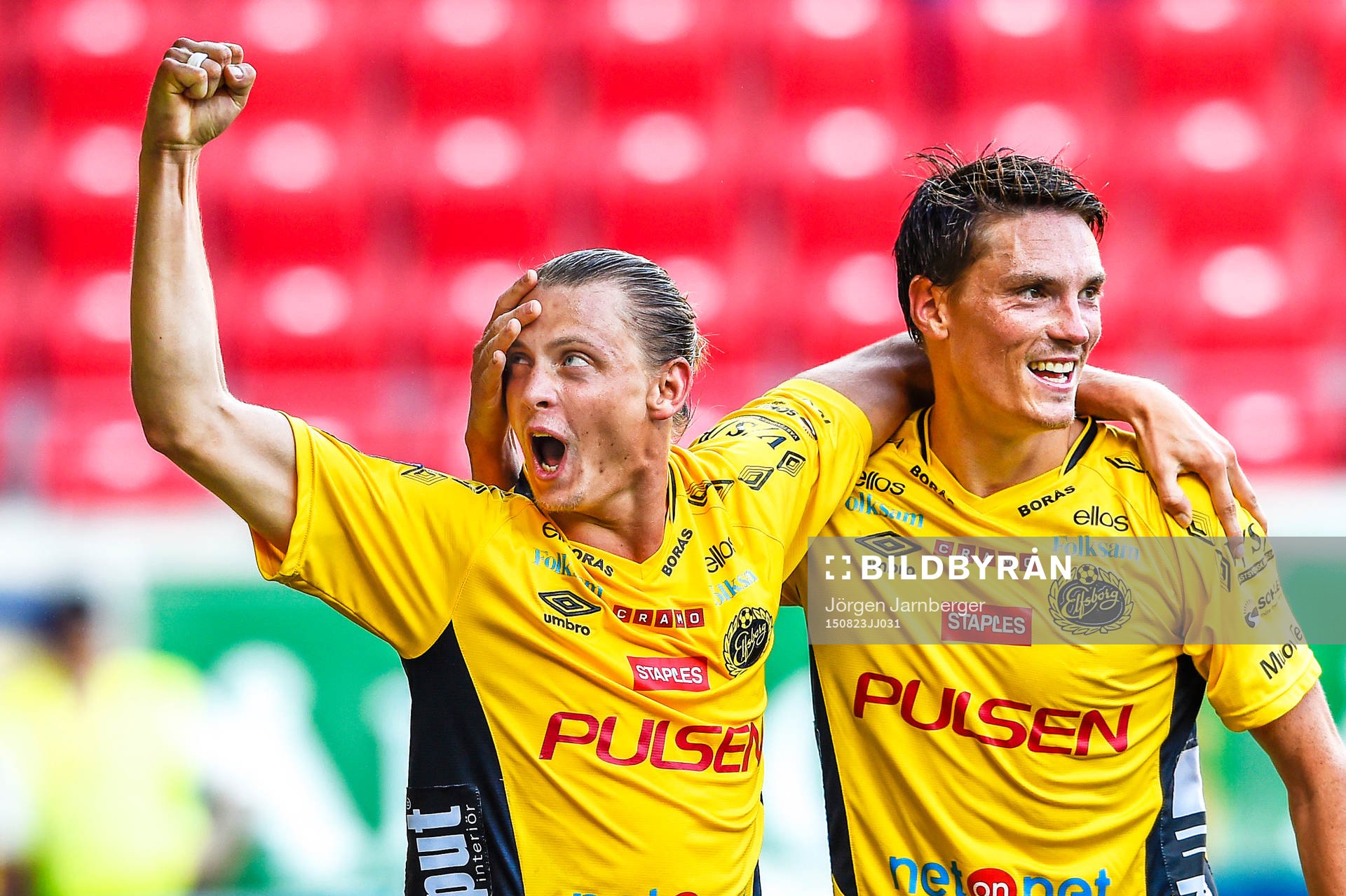 Elfsborgs Simon Hedlund och Lasse Nilsson firar 1-0