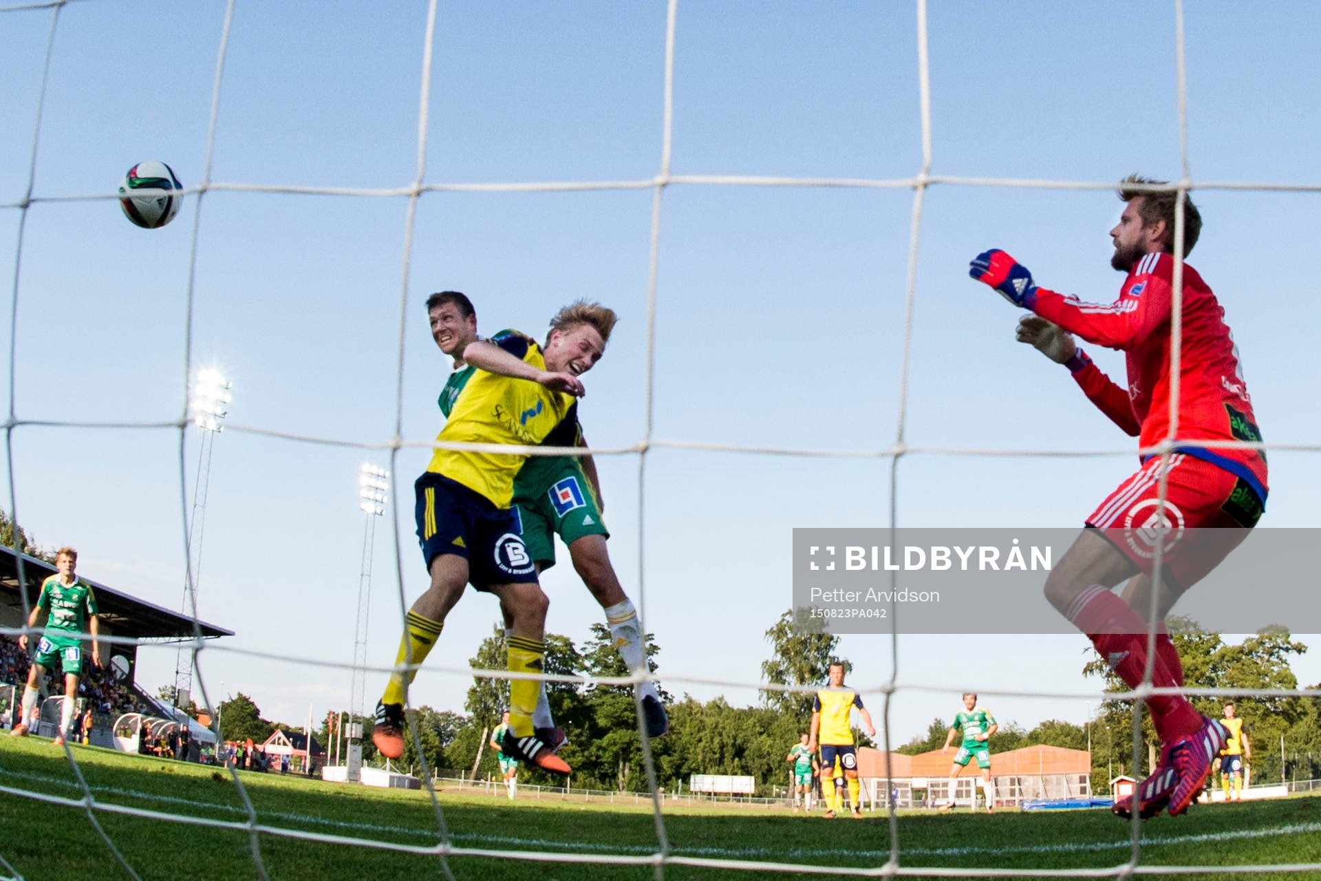 Ljungskiles Hannes Stiller (hattrick) nickar in 3-3 bakom