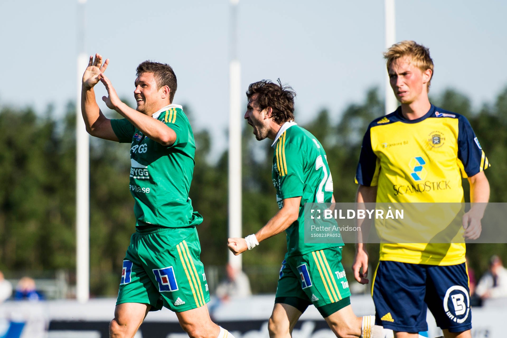Ljungskiles Hannes Stiller och Aleksandar Kitic jublar