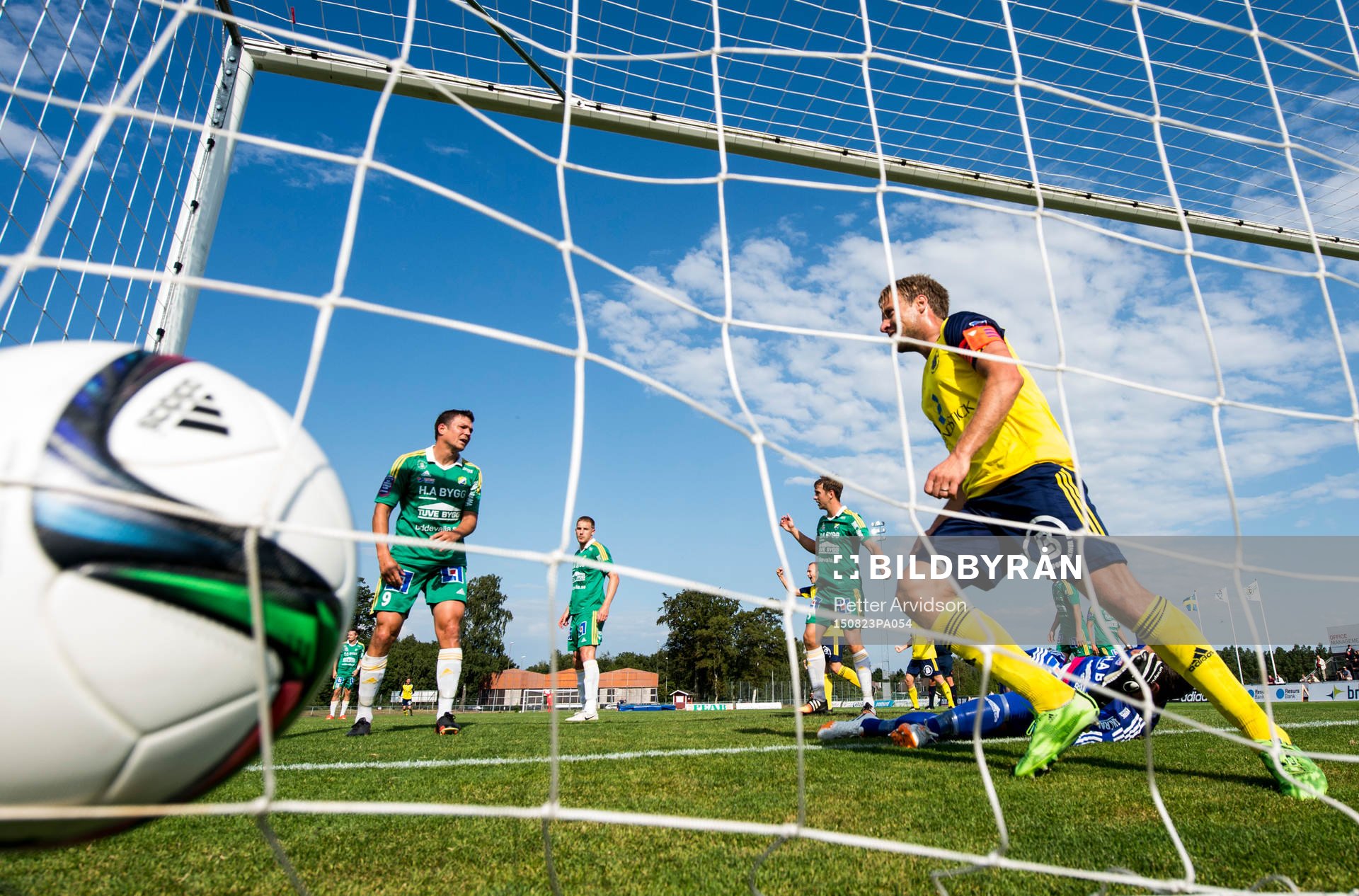 Ängelholms Fredrik Karlsson (th) har gjort 2-0 och