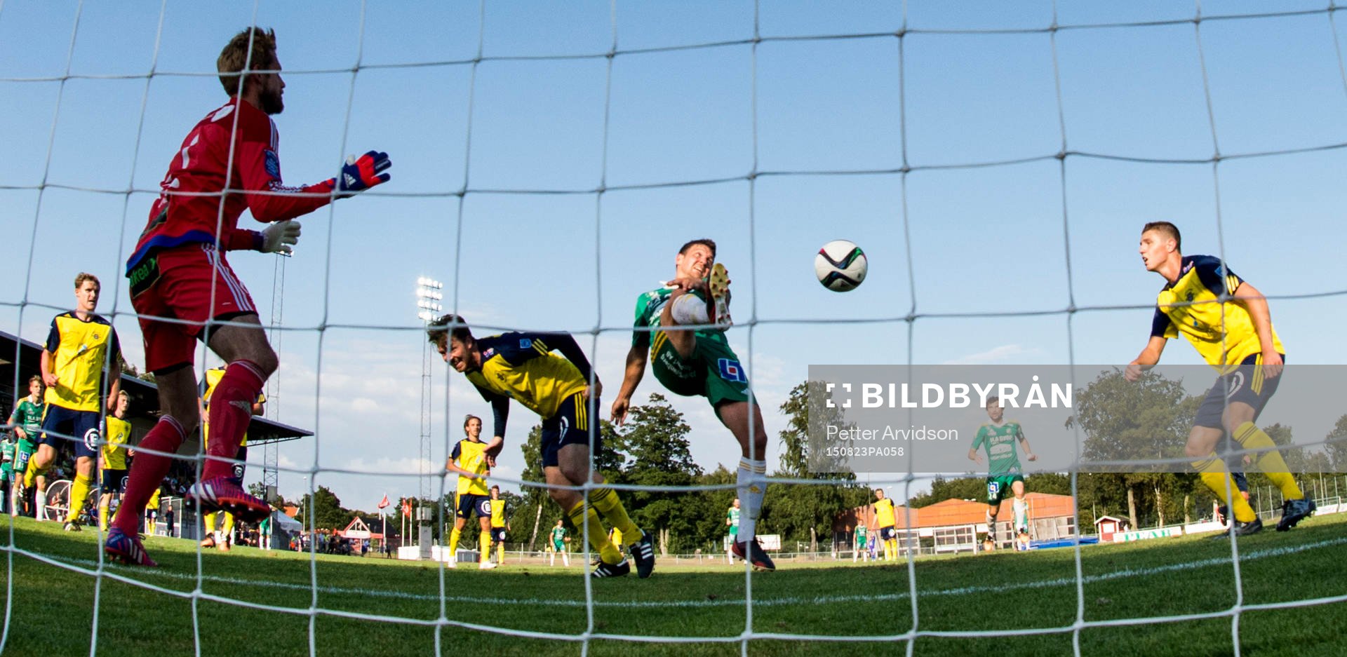 Ljungskiles Hannes Stiller (m) gör 2-2 bakom Ängelholms