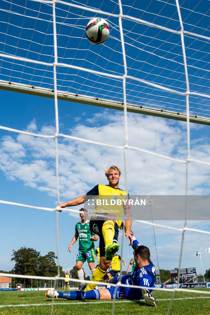 Ängelholms Fredrik Karlsson gör 2-0 bakom Ljungskiles