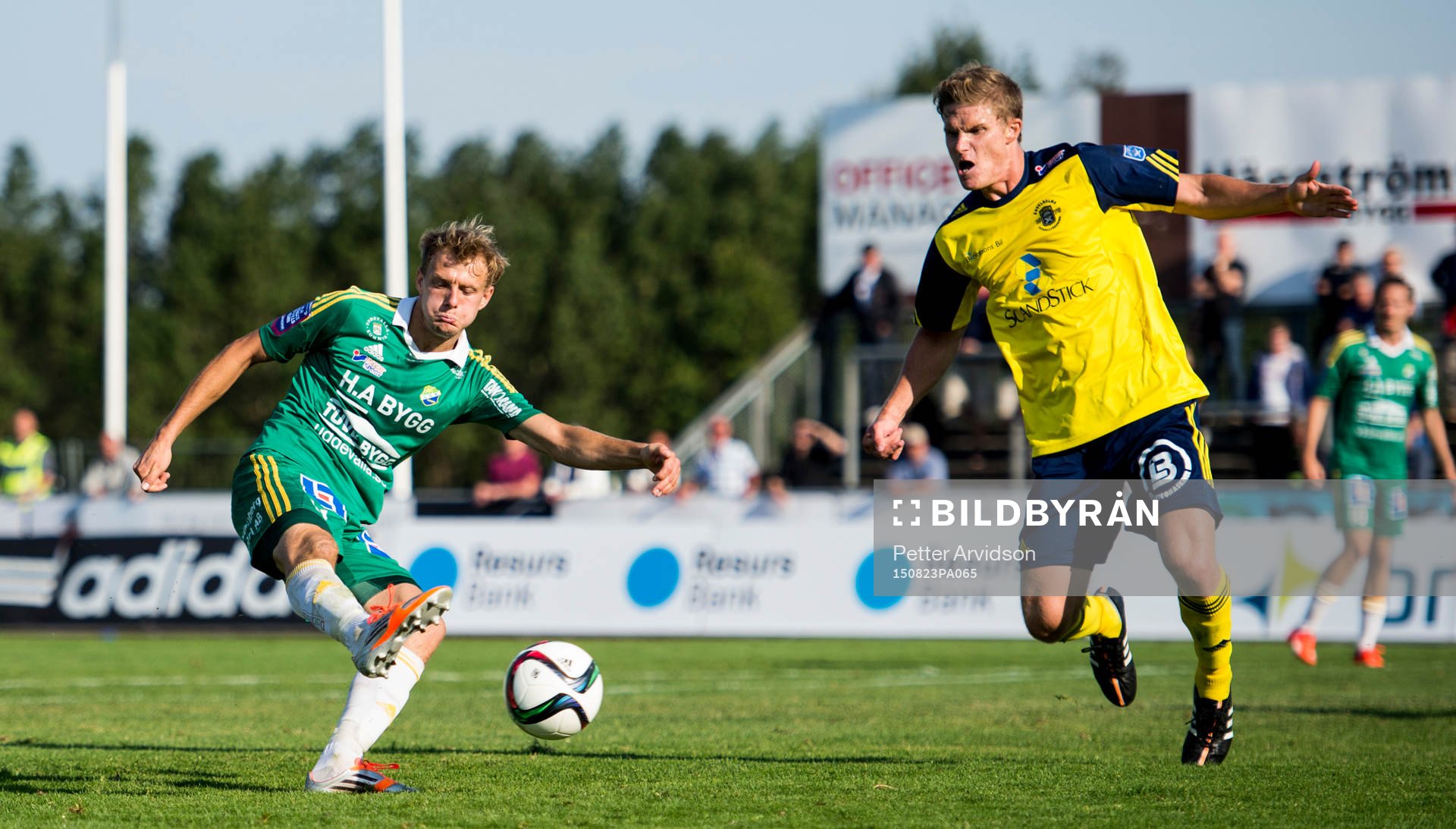 Ljungskiles Jakob Olsson testar skott mot Ängelholms Eric Robert Pothast under fotbollsmatchen i Superettan mellan Ängelholm och Ljungskile den 23 augusti 2015 i Ängelholm.
