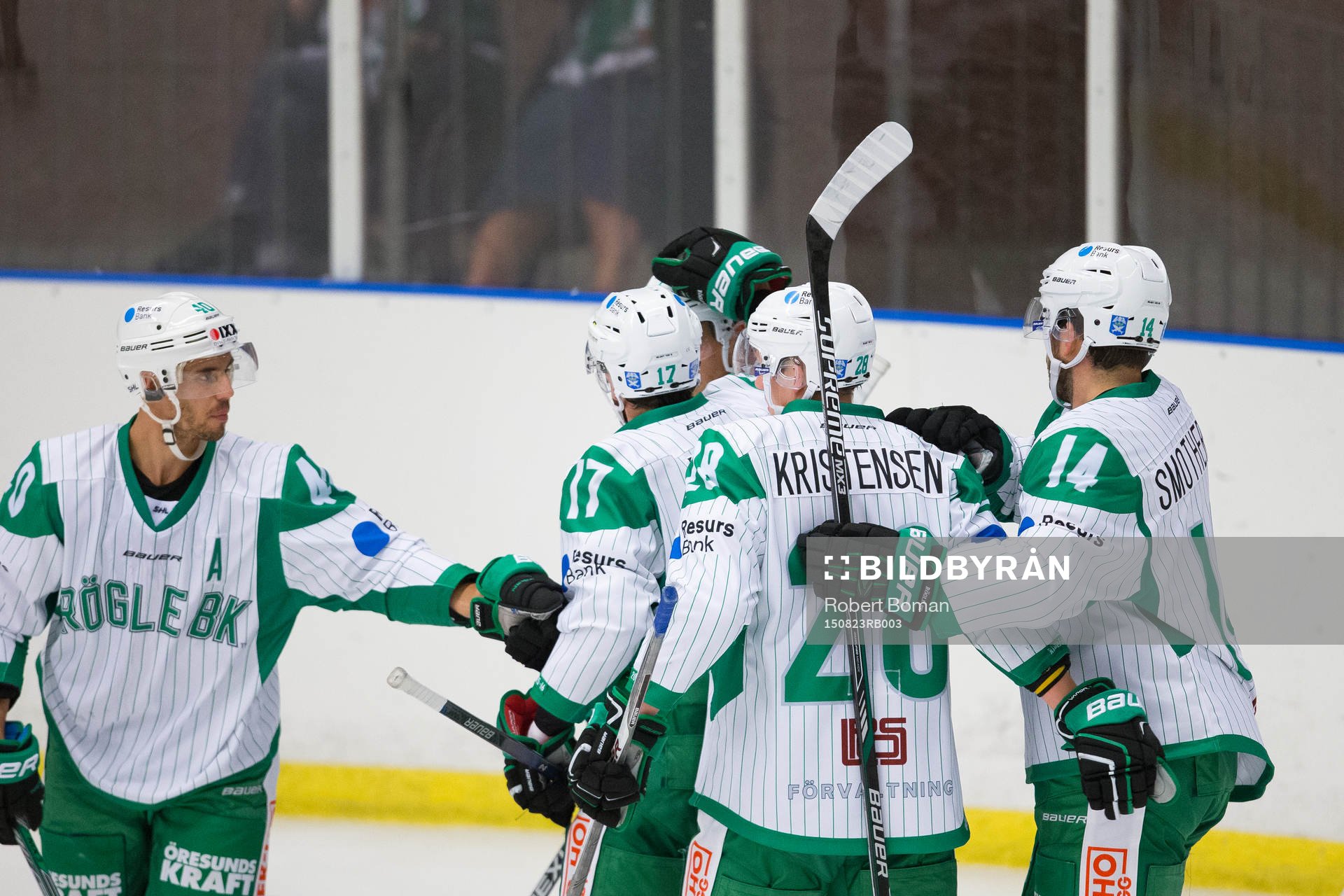 Rögle hockeys spelare jublar
