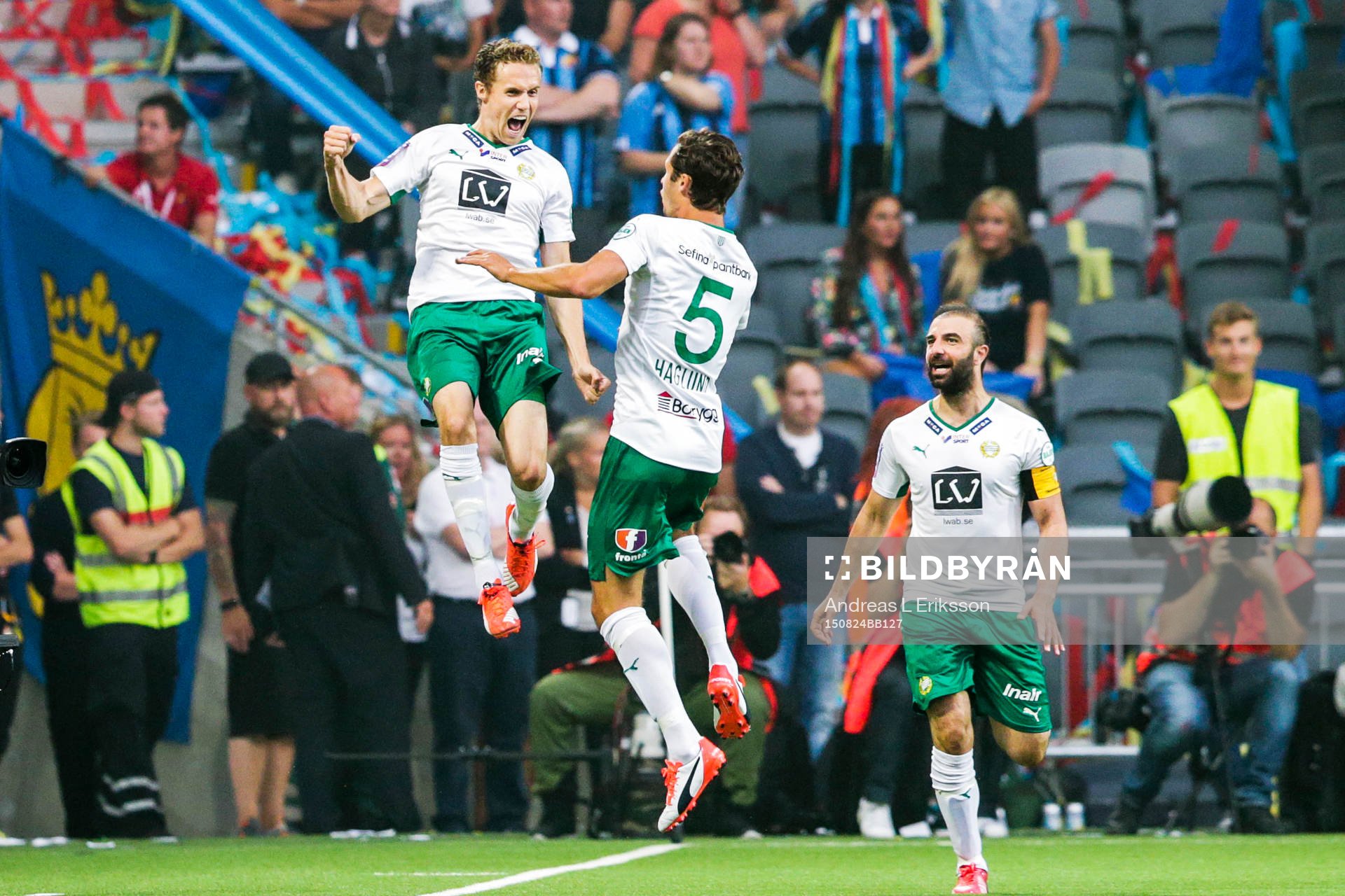 Hammarbys Fredrik Torsteinbö firar 0-1 målet med Philip